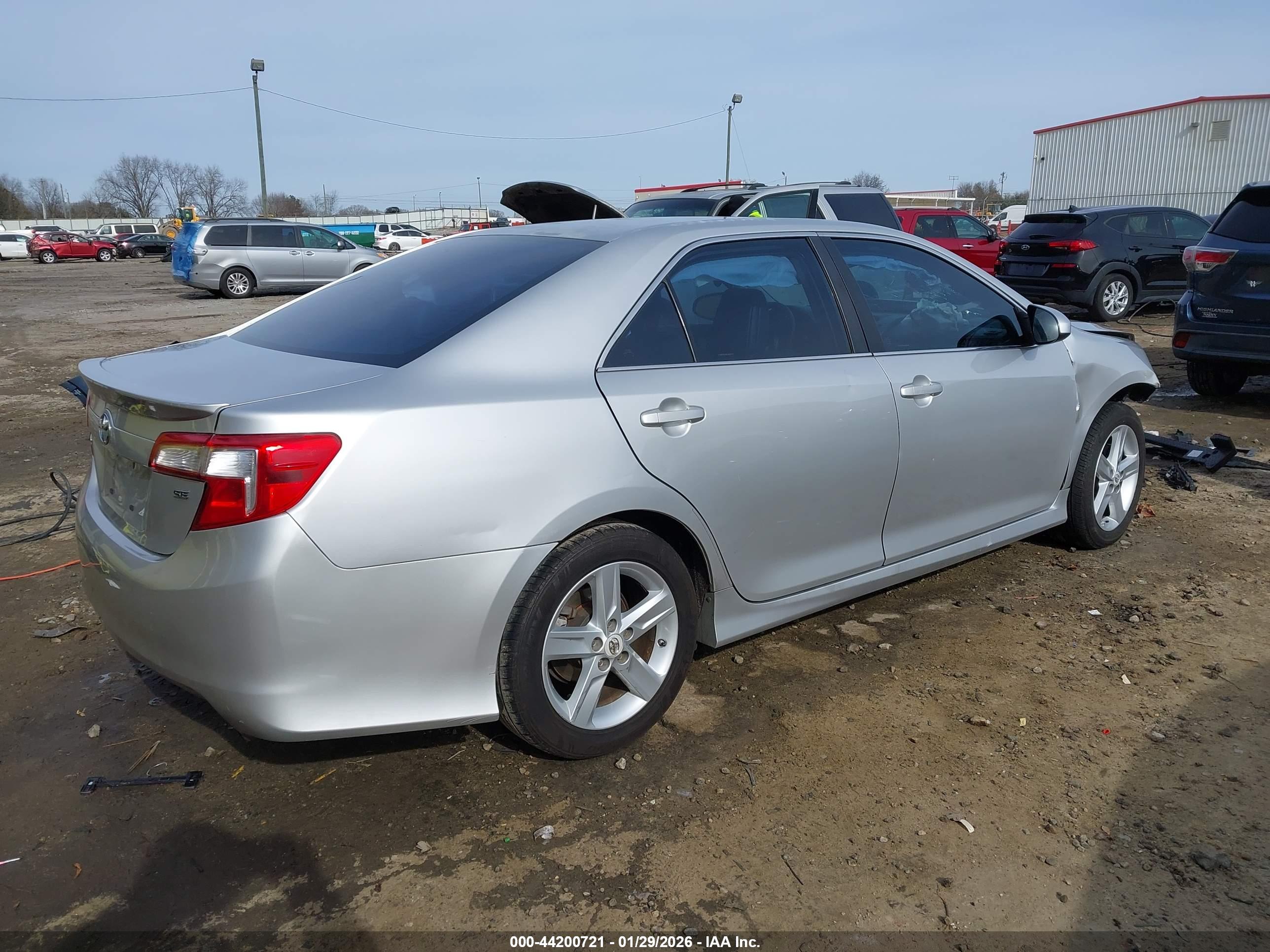 TOYOTA CAMRY image 4