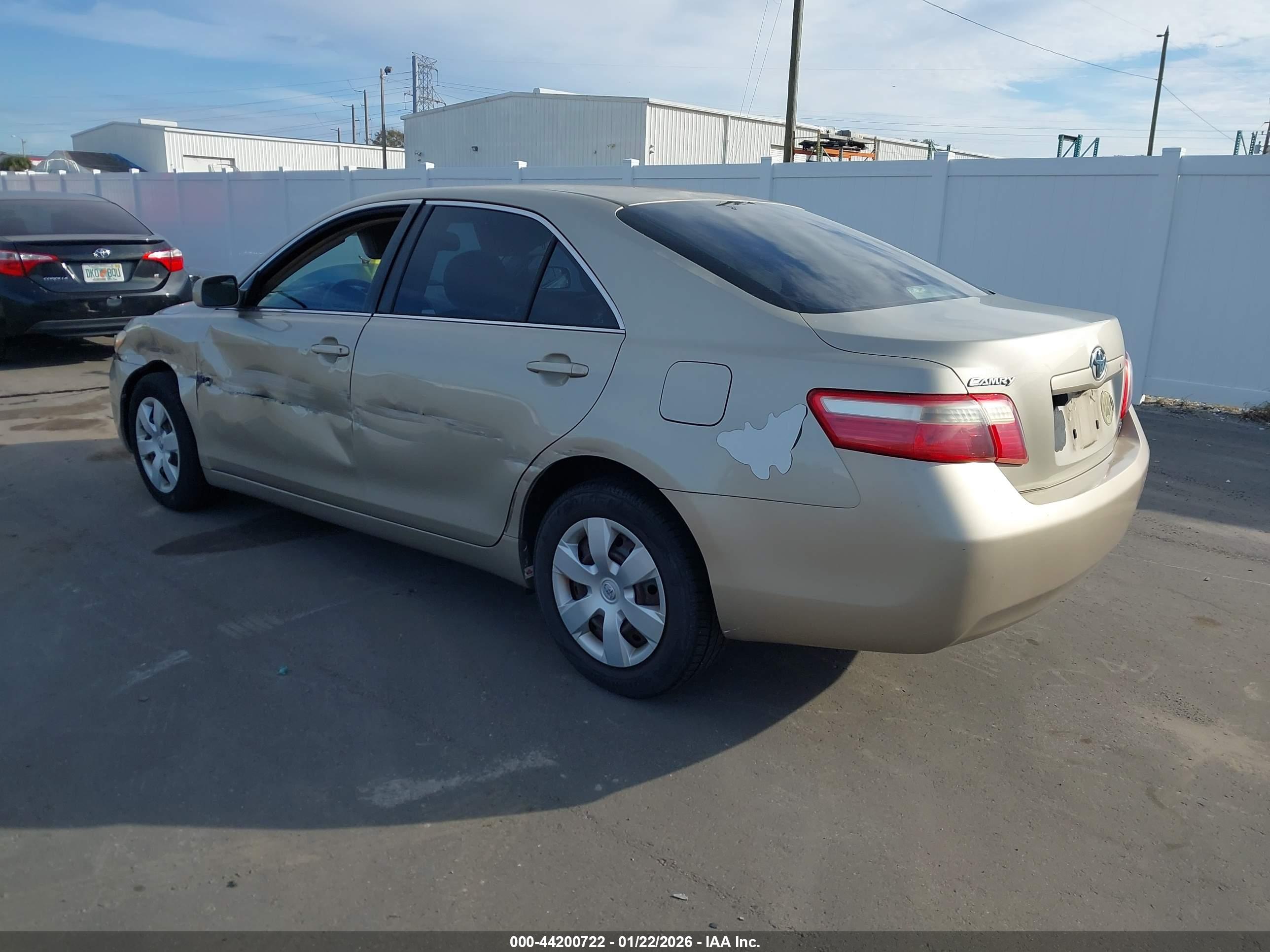 TOYOTA CAMRY image 3