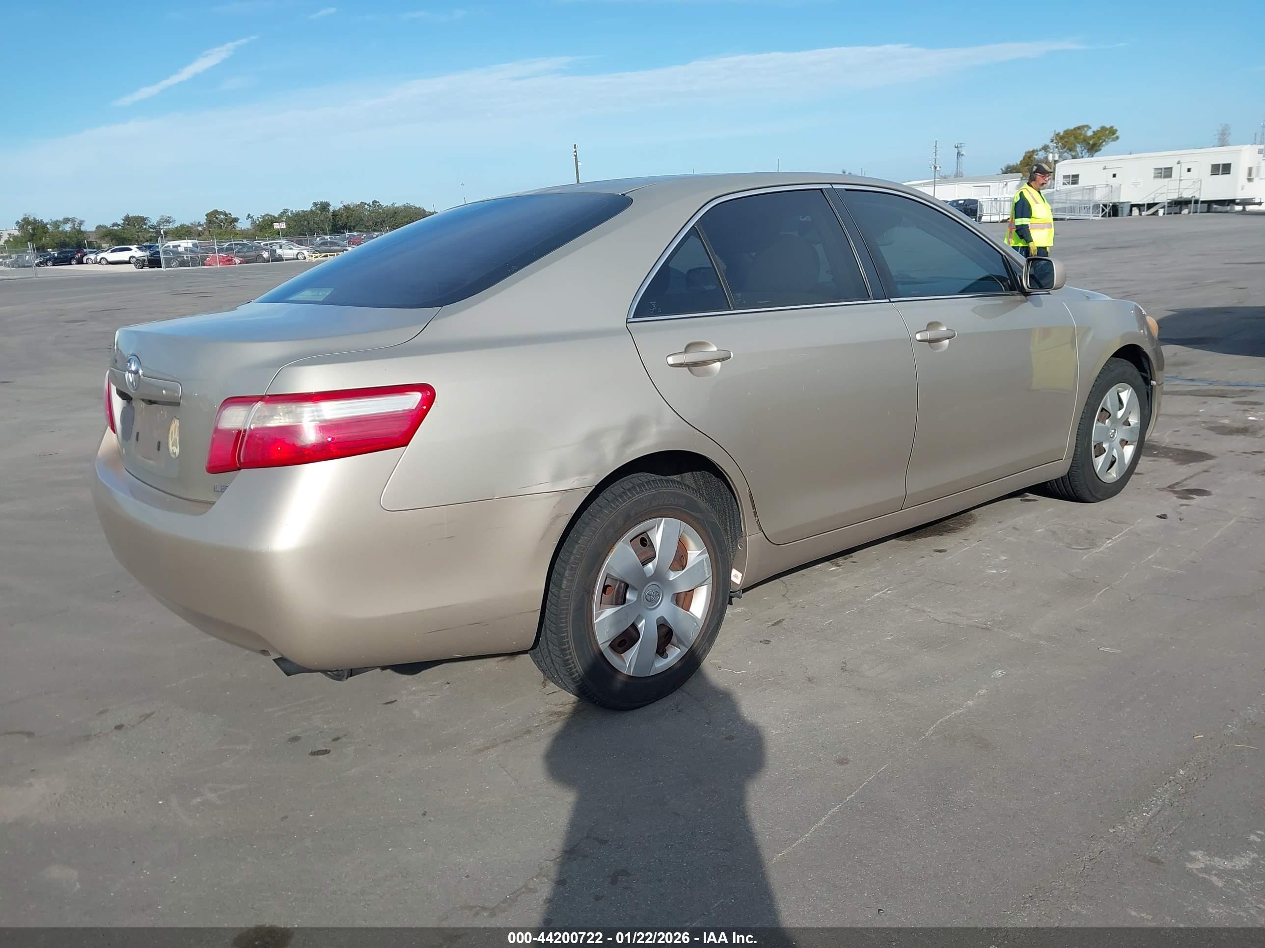 TOYOTA CAMRY image 4