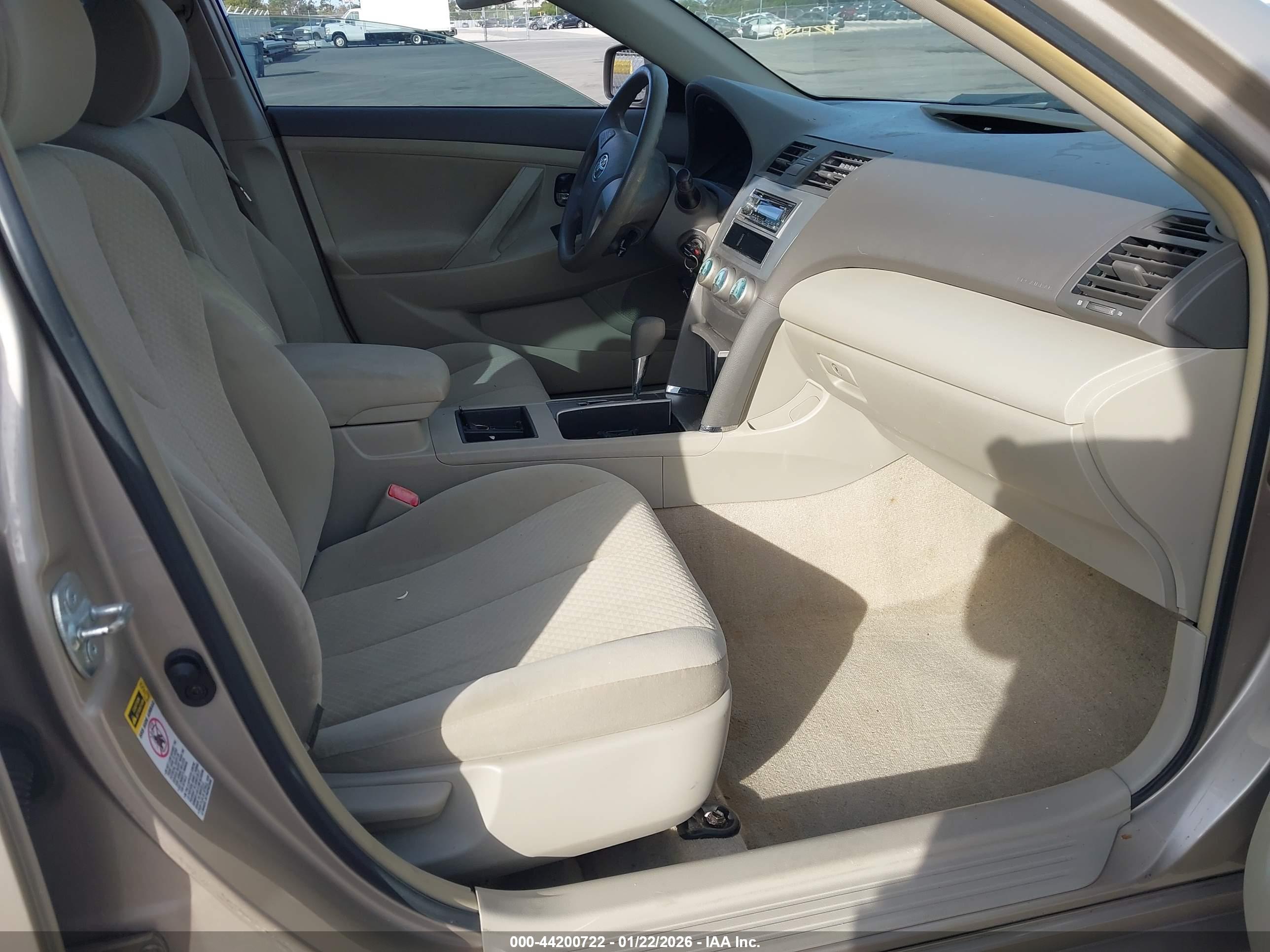 TOYOTA CAMRY image 5