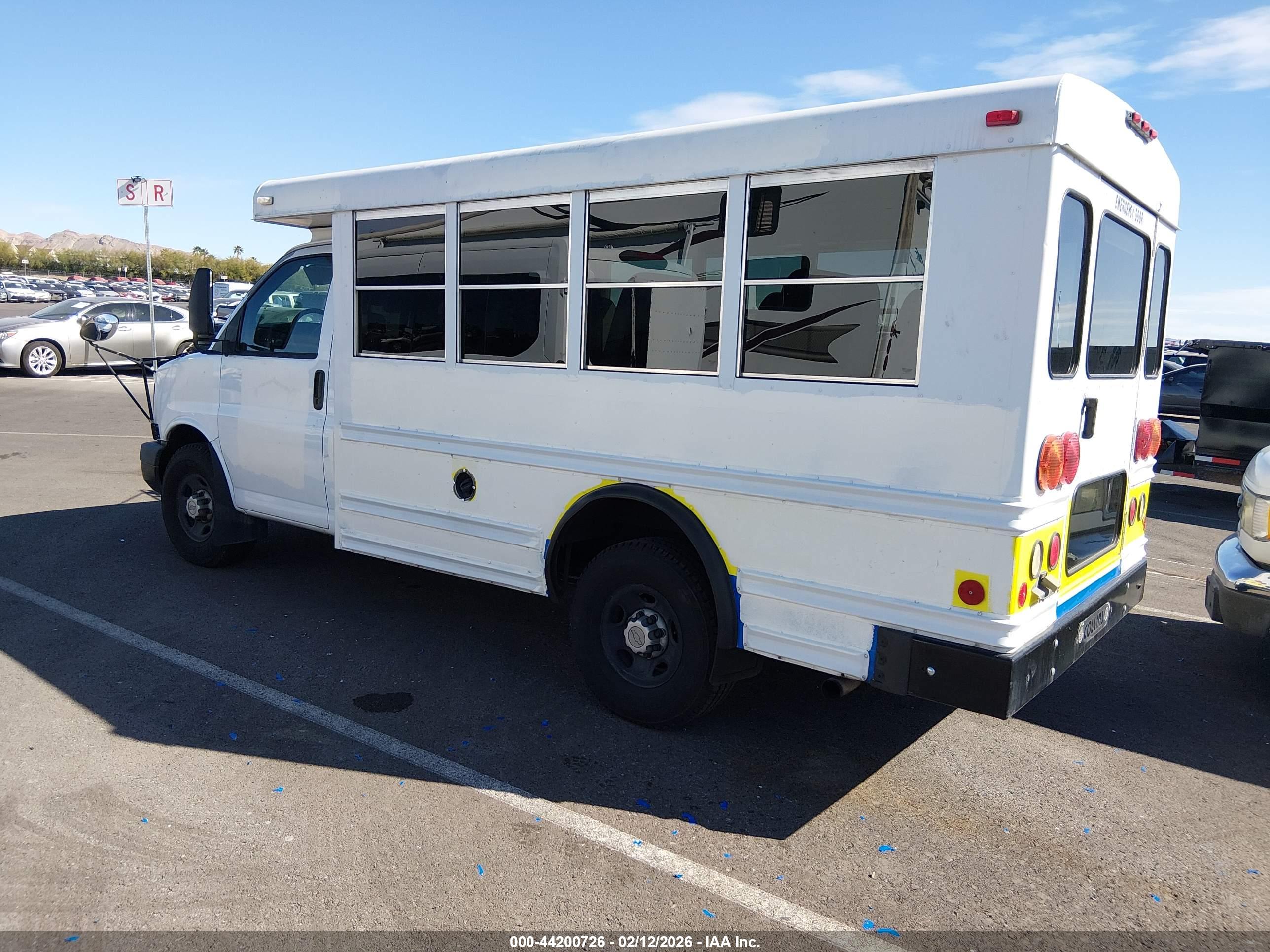 CHEVROLET EXPRESS image 3