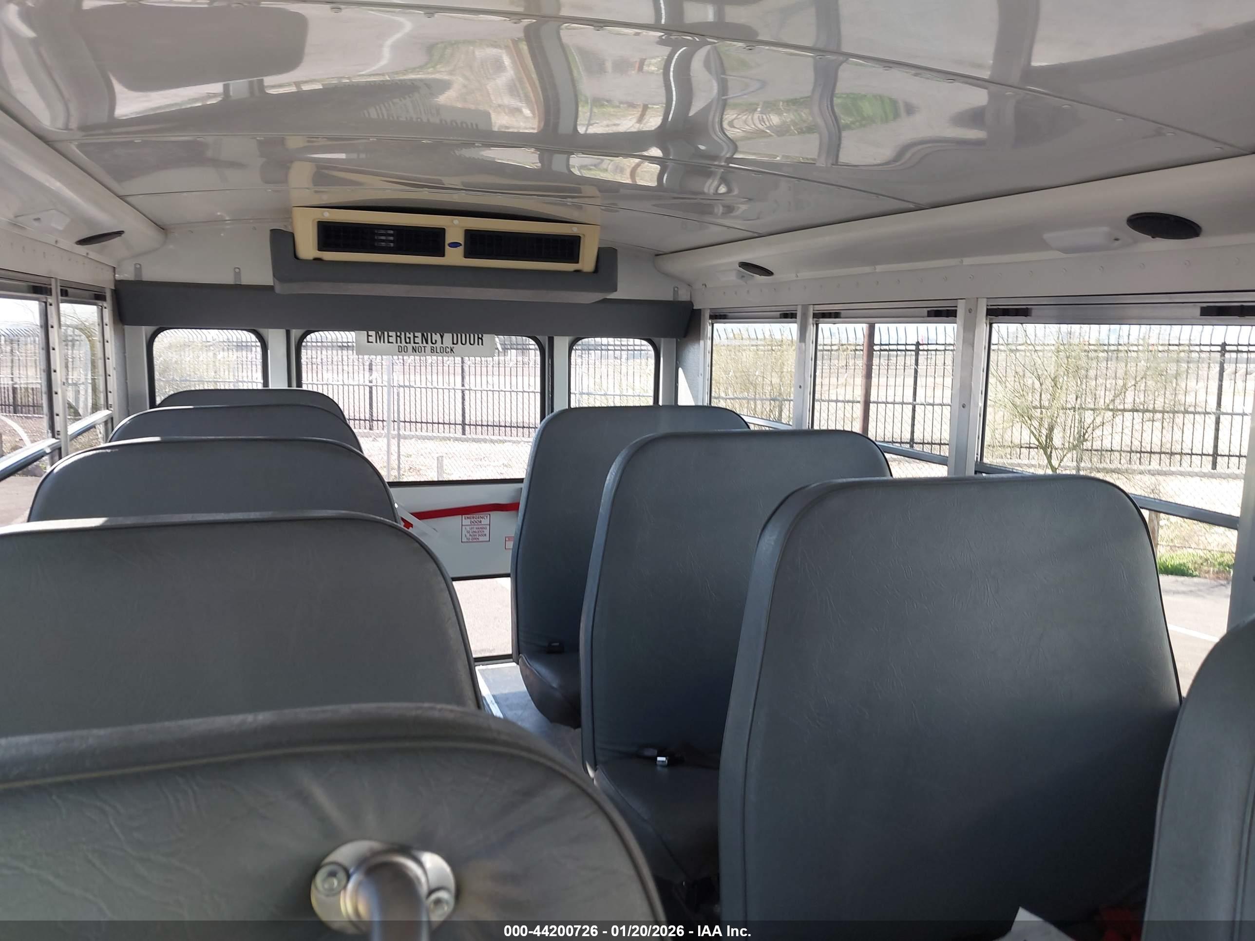 CHEVROLET EXPRESS image 7