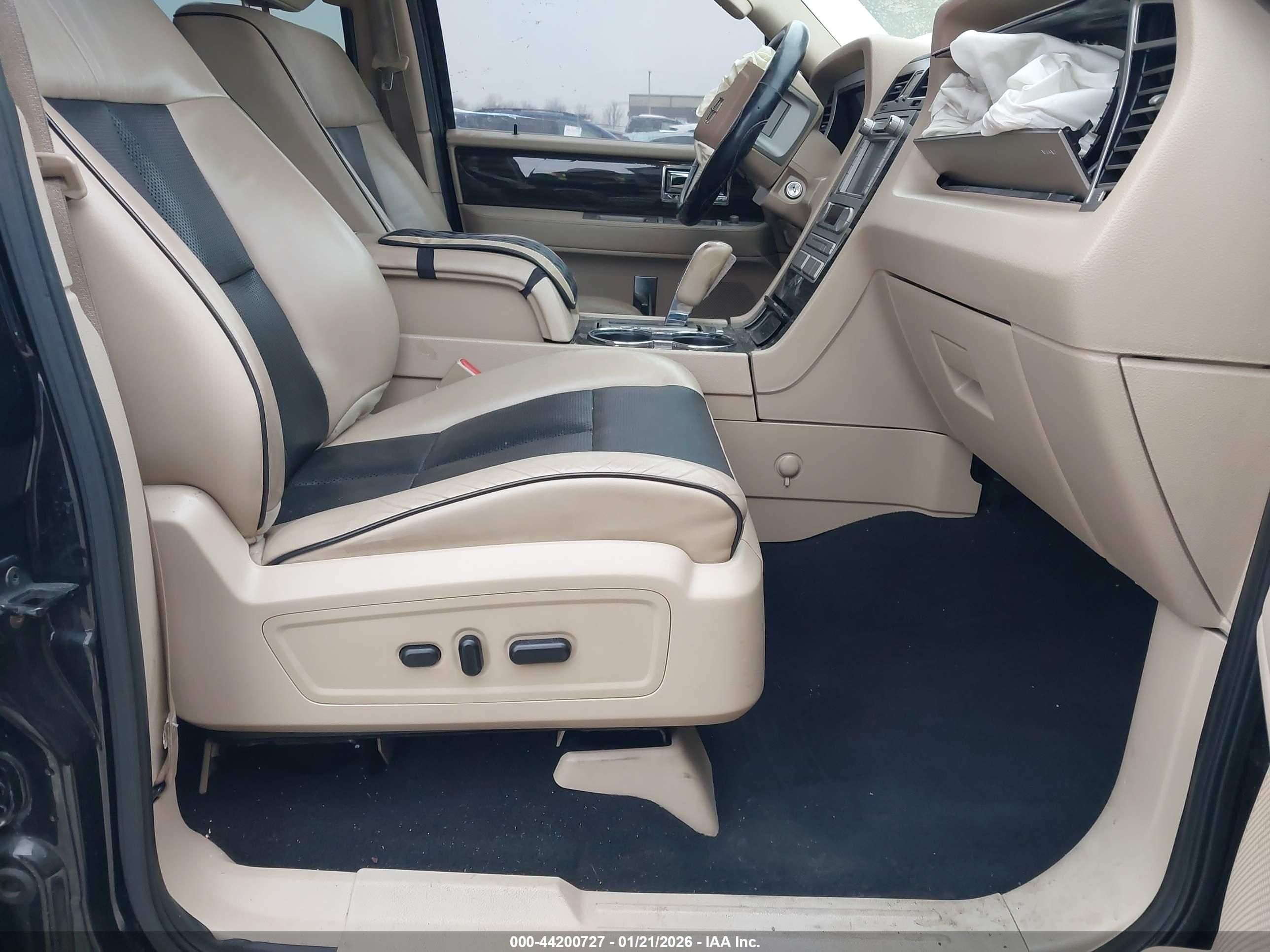 LINCOLN NAVIGATOR image 5