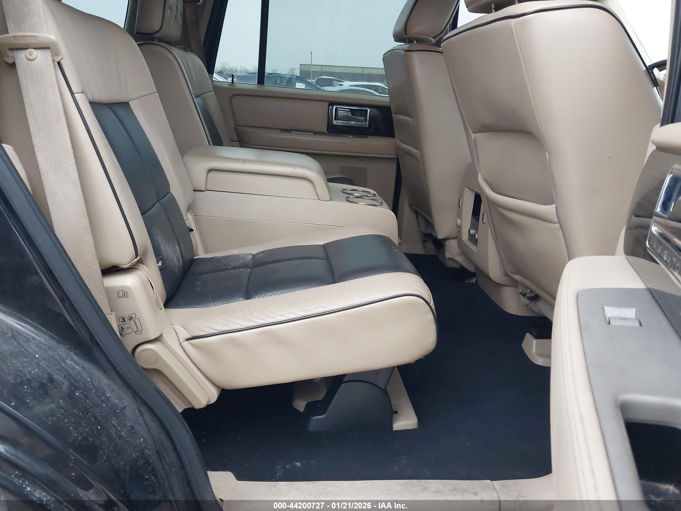 LINCOLN NAVIGATOR image 8