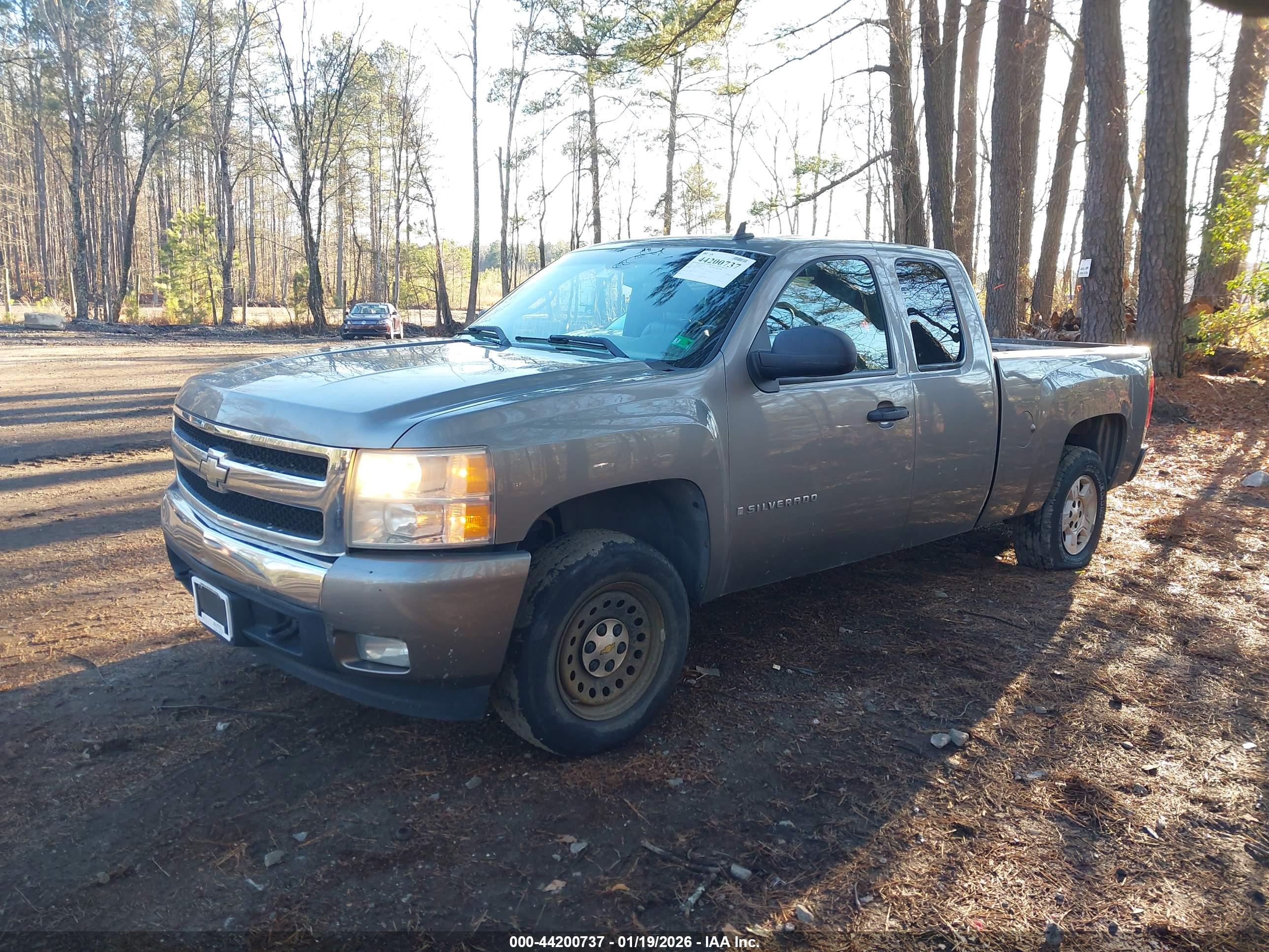 CHEVROLET SILVERADO image 2