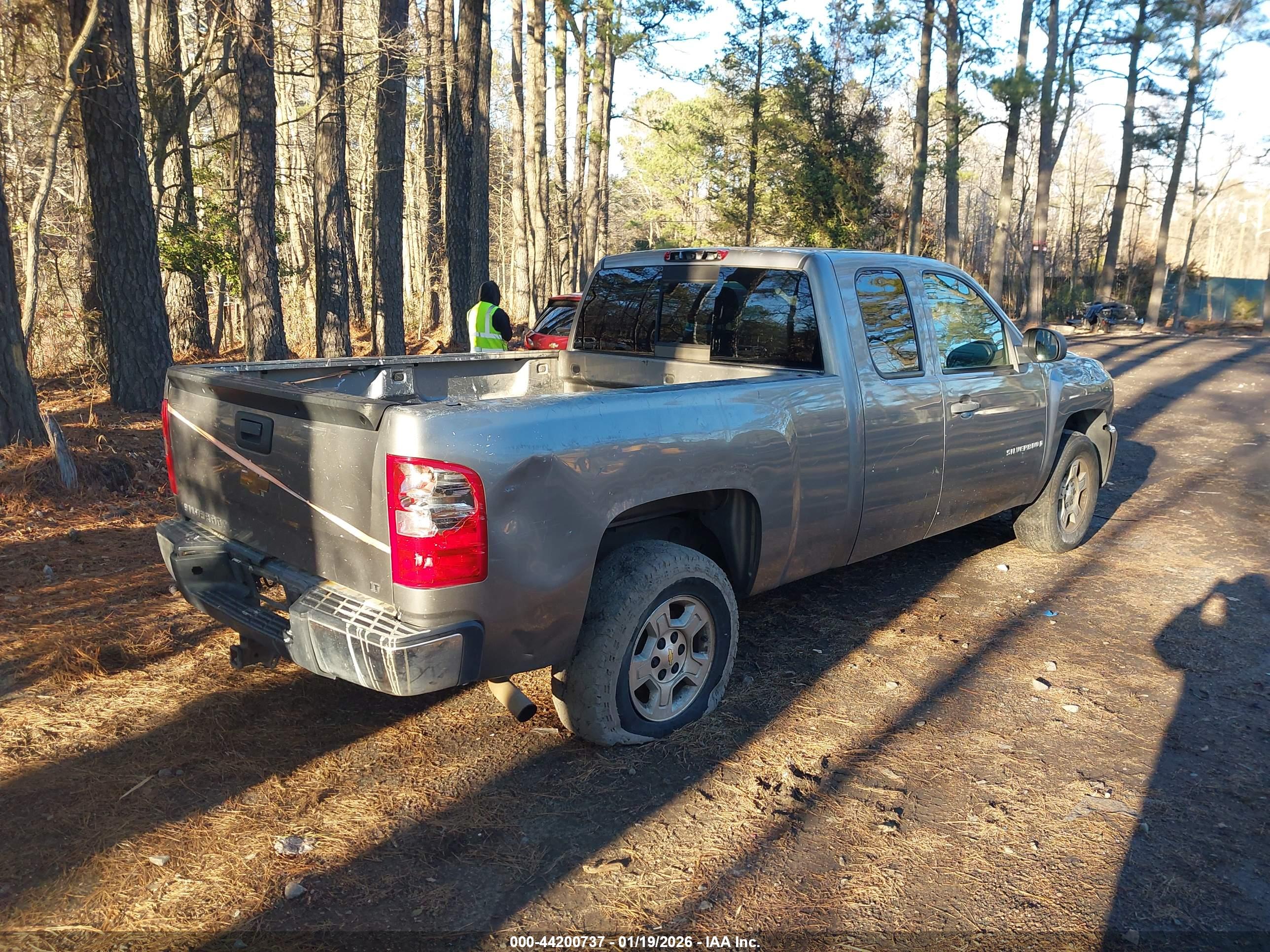 CHEVROLET SILVERADO image 4
