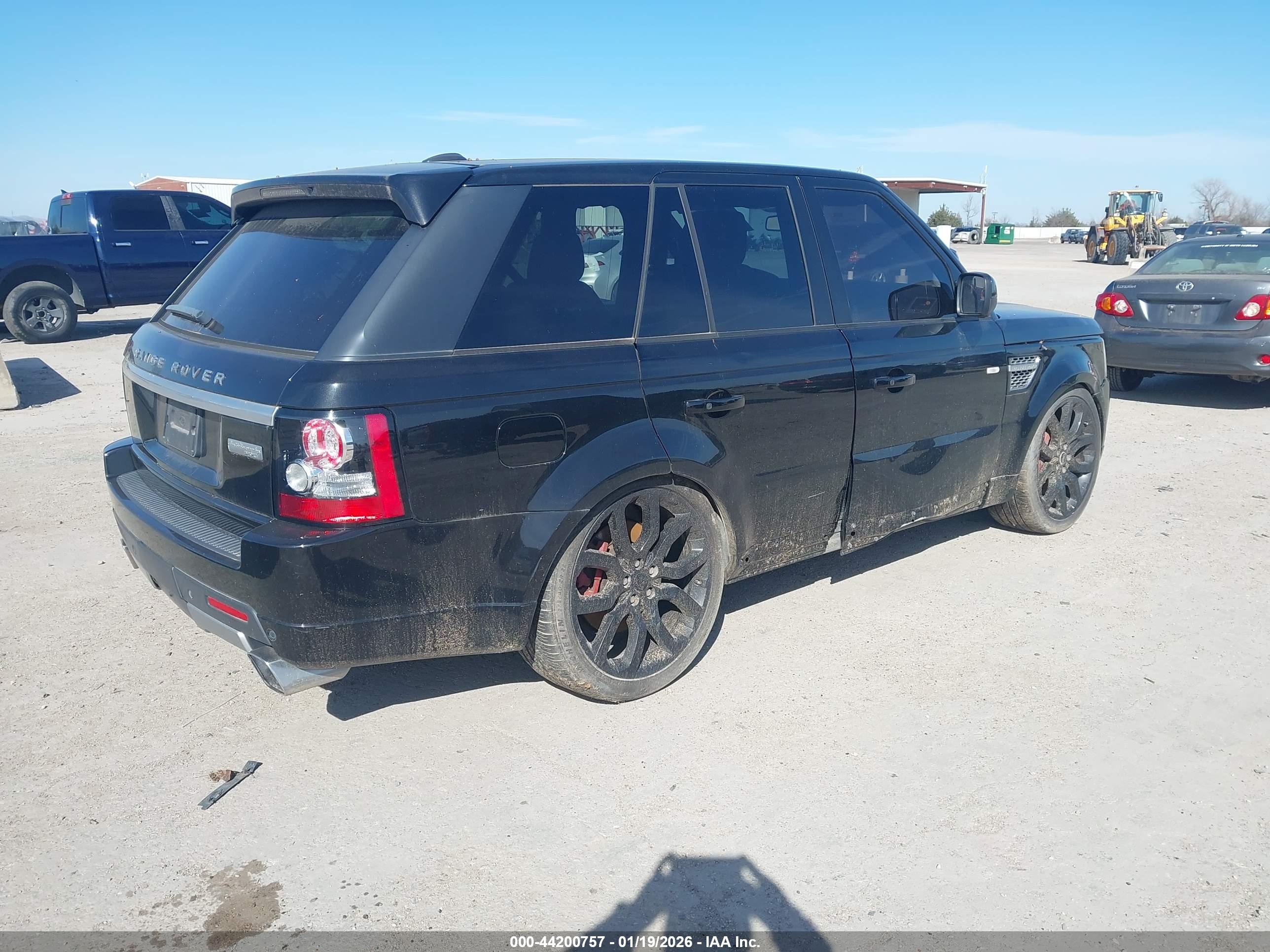 LAND ROVER image 4