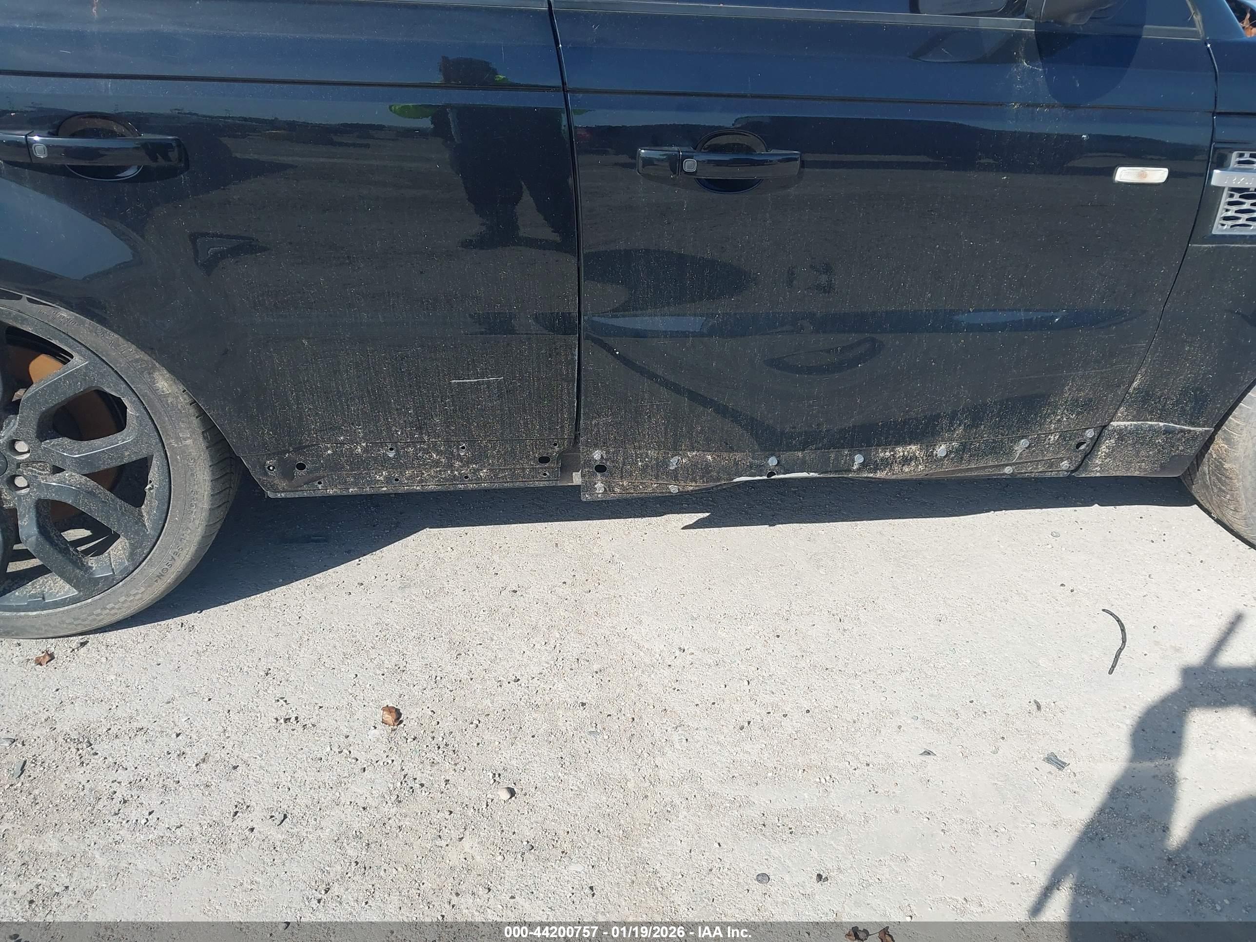 LAND ROVER image 6