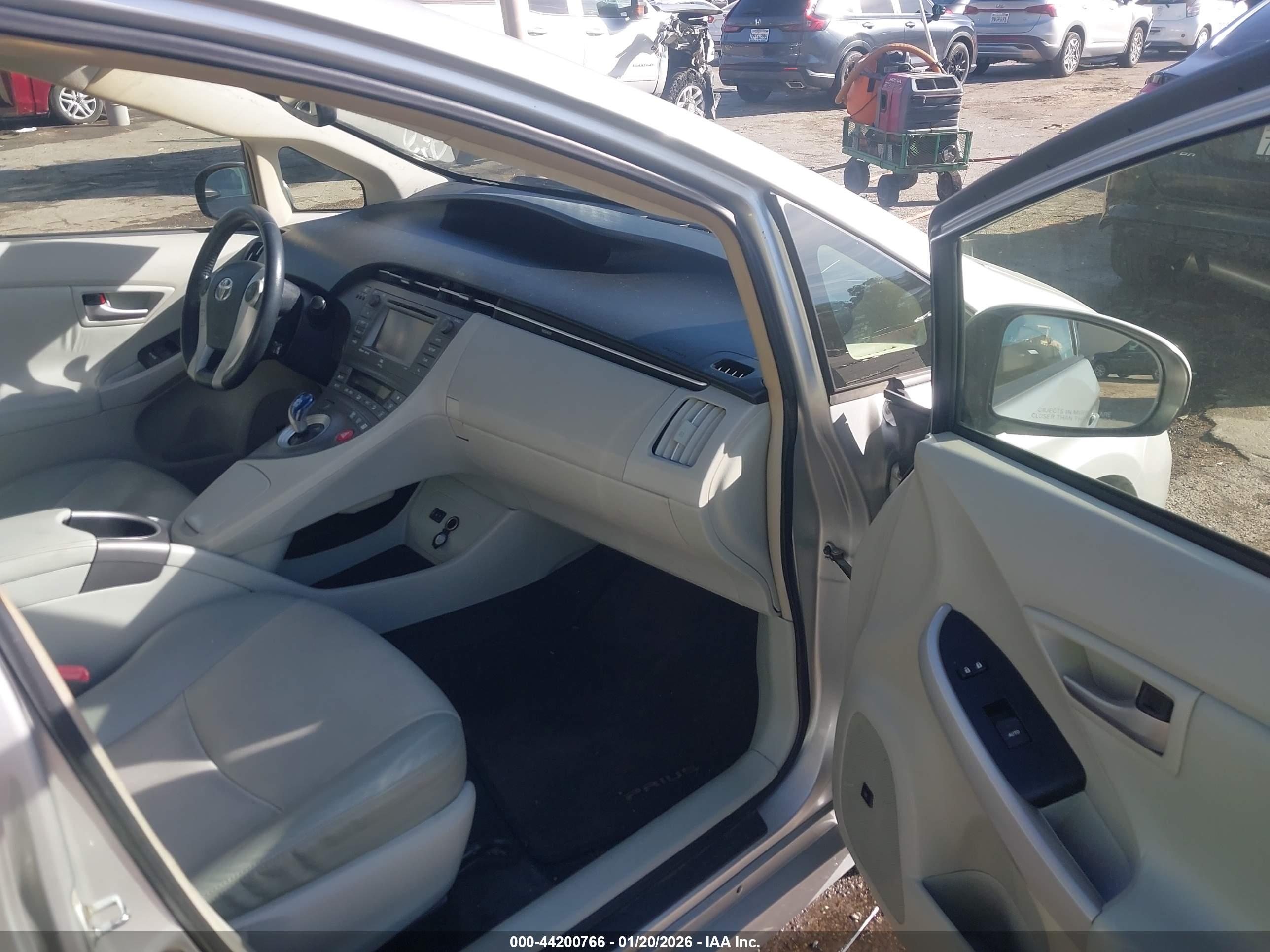 TOYOTA PRIUS image 5