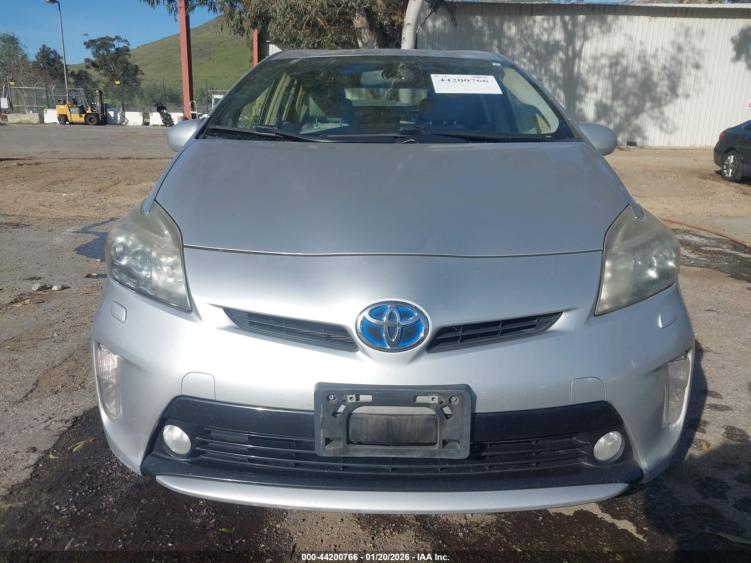 TOYOTA PRIUS image 6