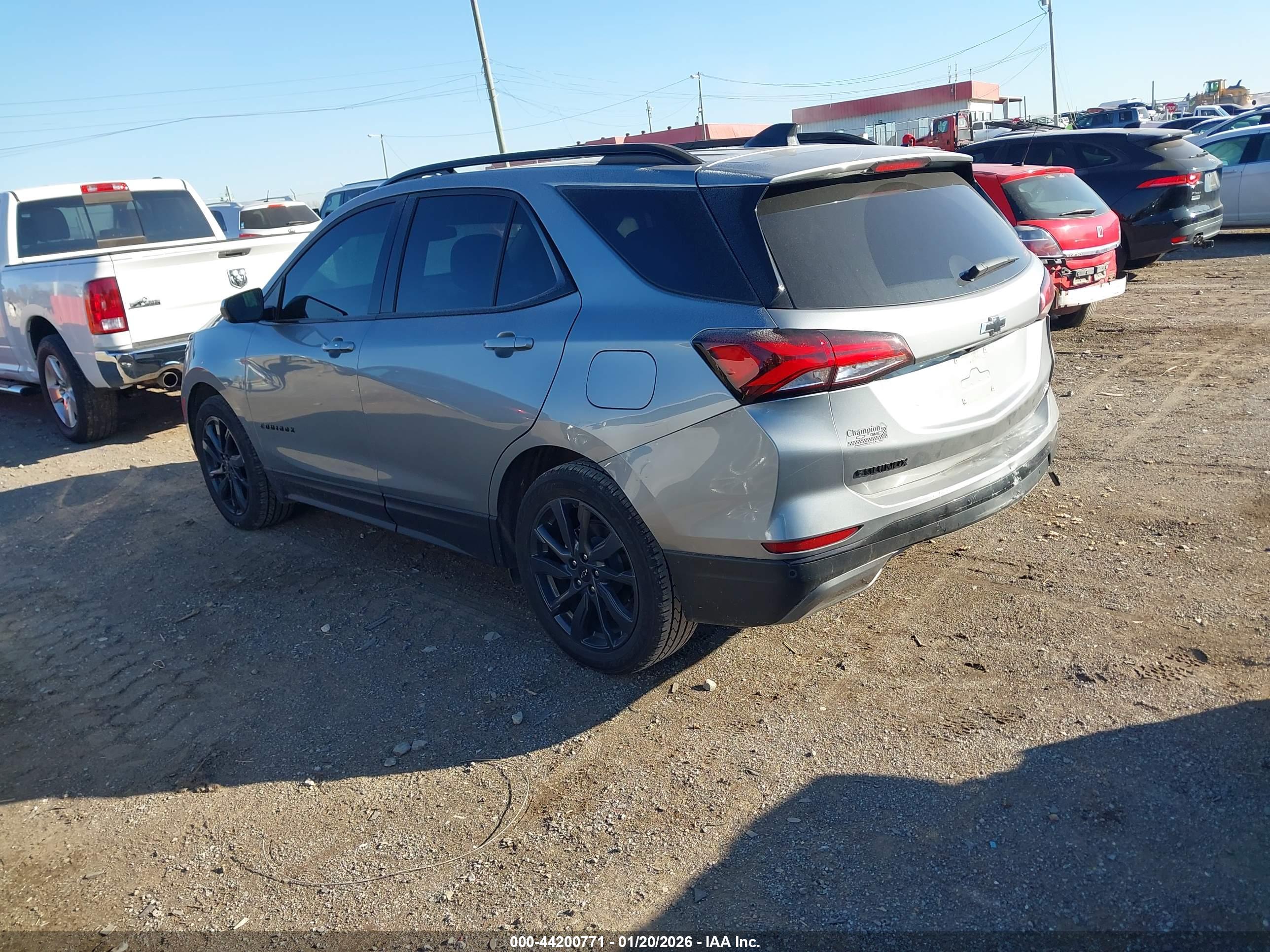 CHEVROLET EQUINOX image 3