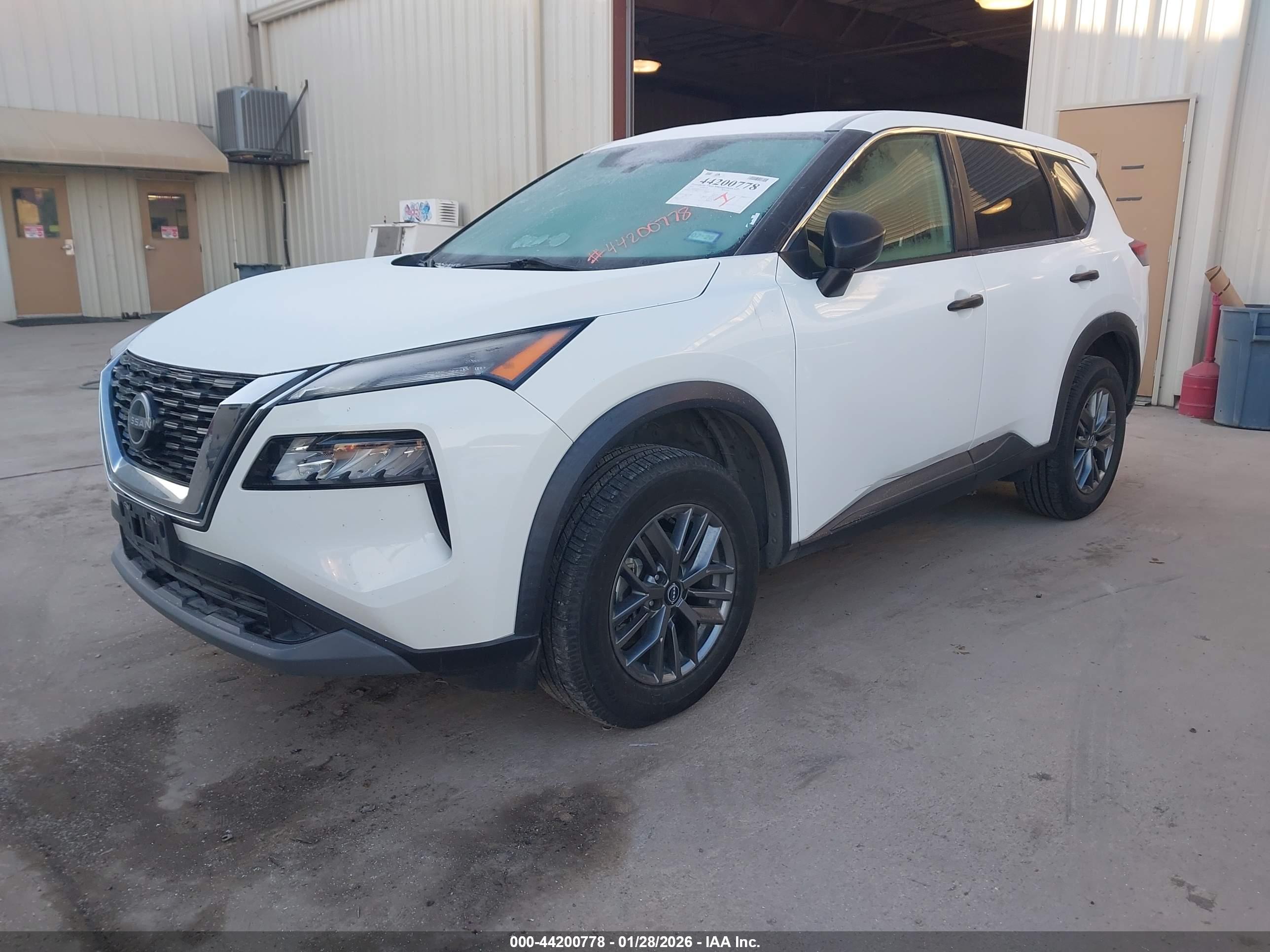 NISSAN ROGUE image 2