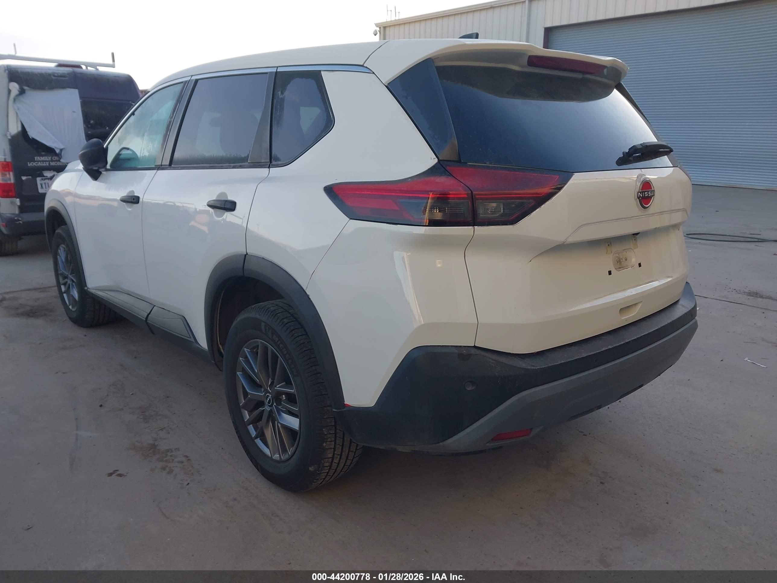 NISSAN ROGUE image 3