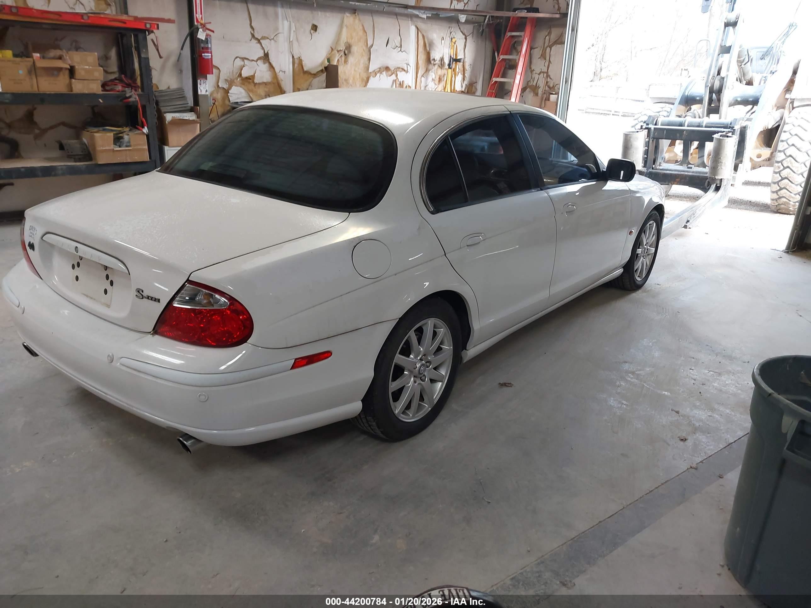 JAGUAR S-TYPE image 4