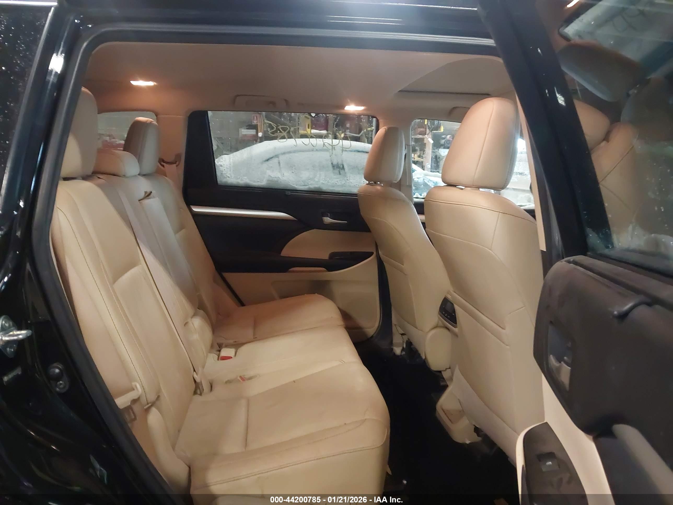 TOYOTA HIGHLANDER image 8