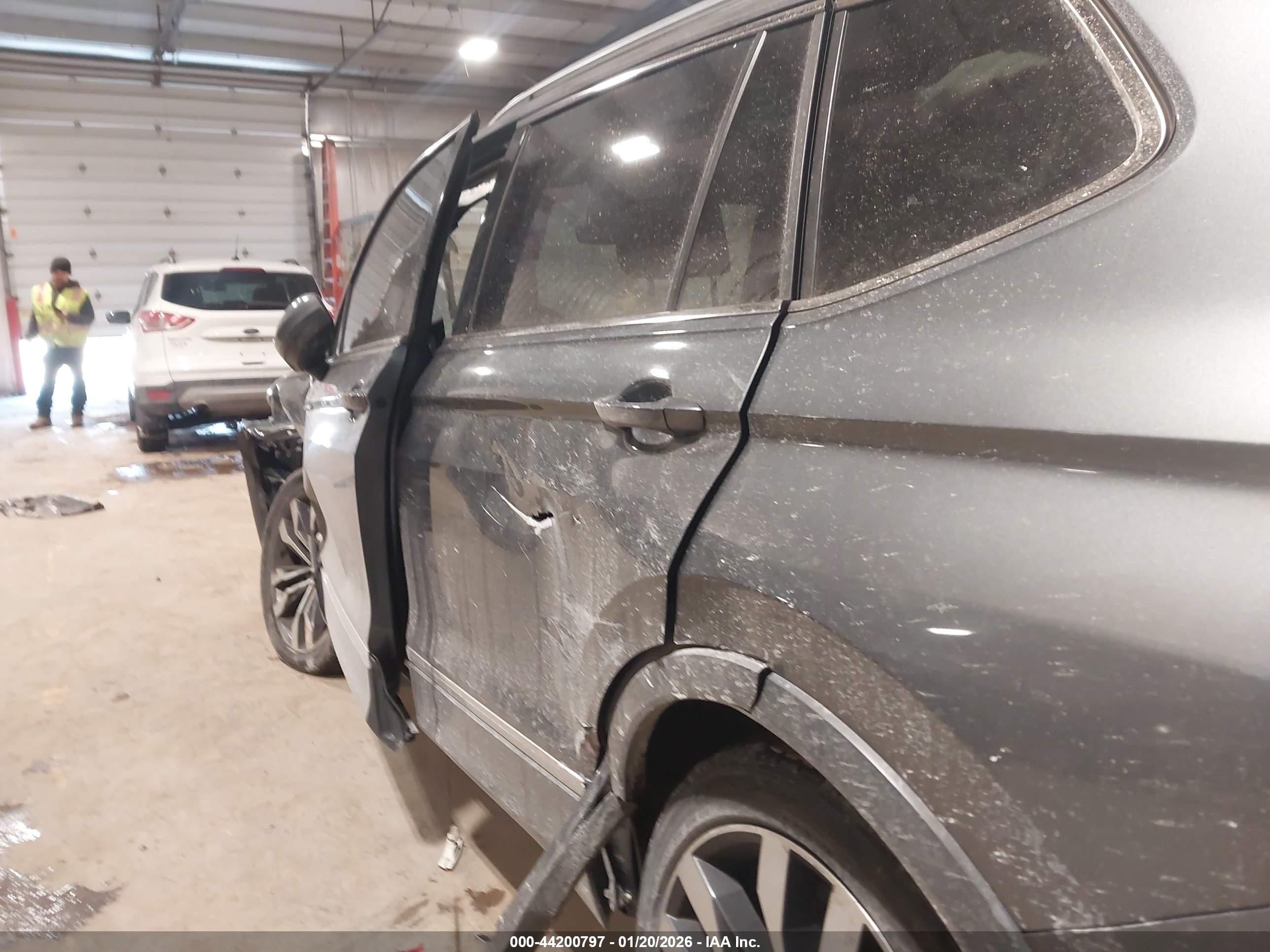 VOLKSWAGEN TIGUAN image 6