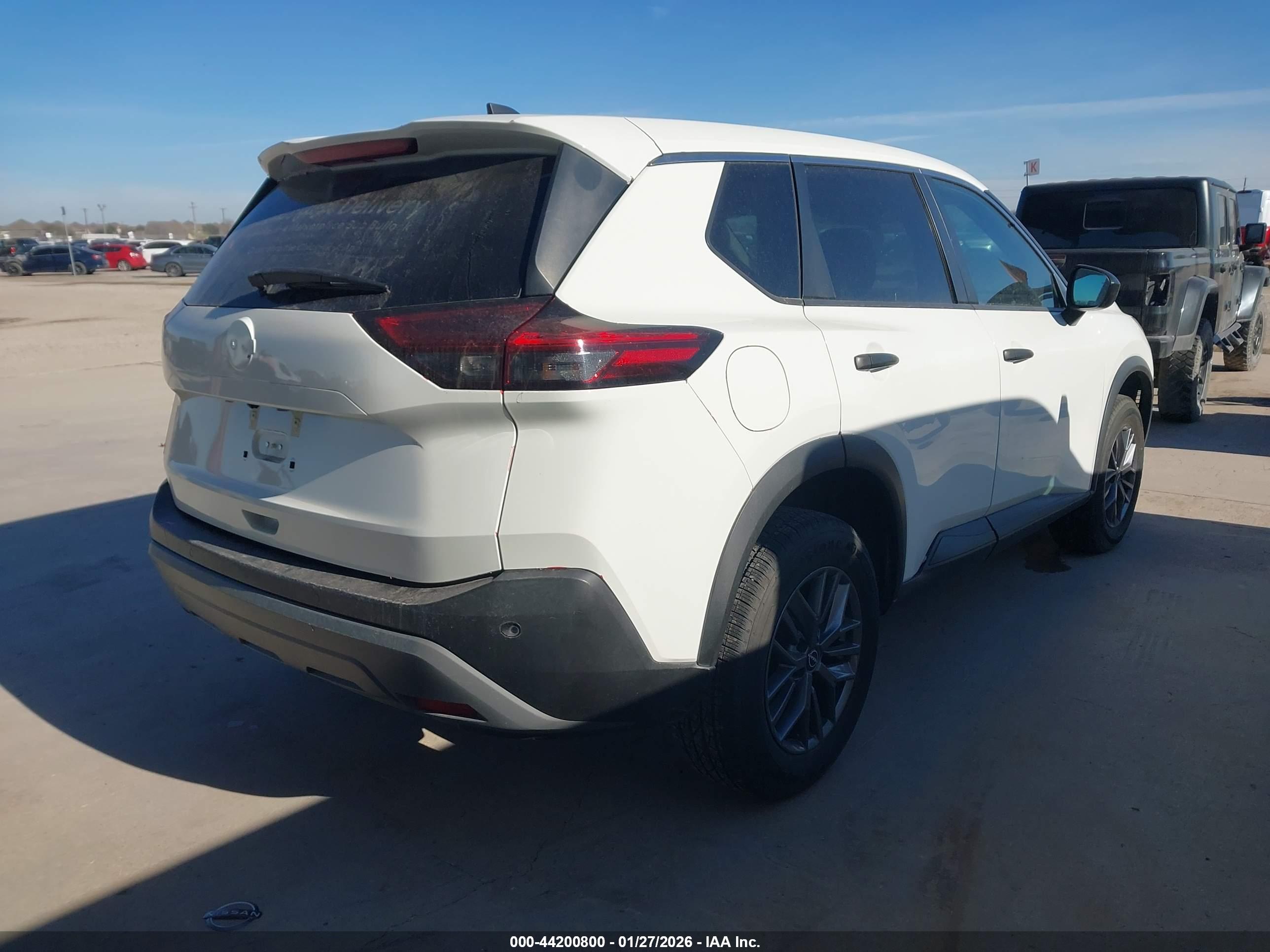 NISSAN ROGUE image 4