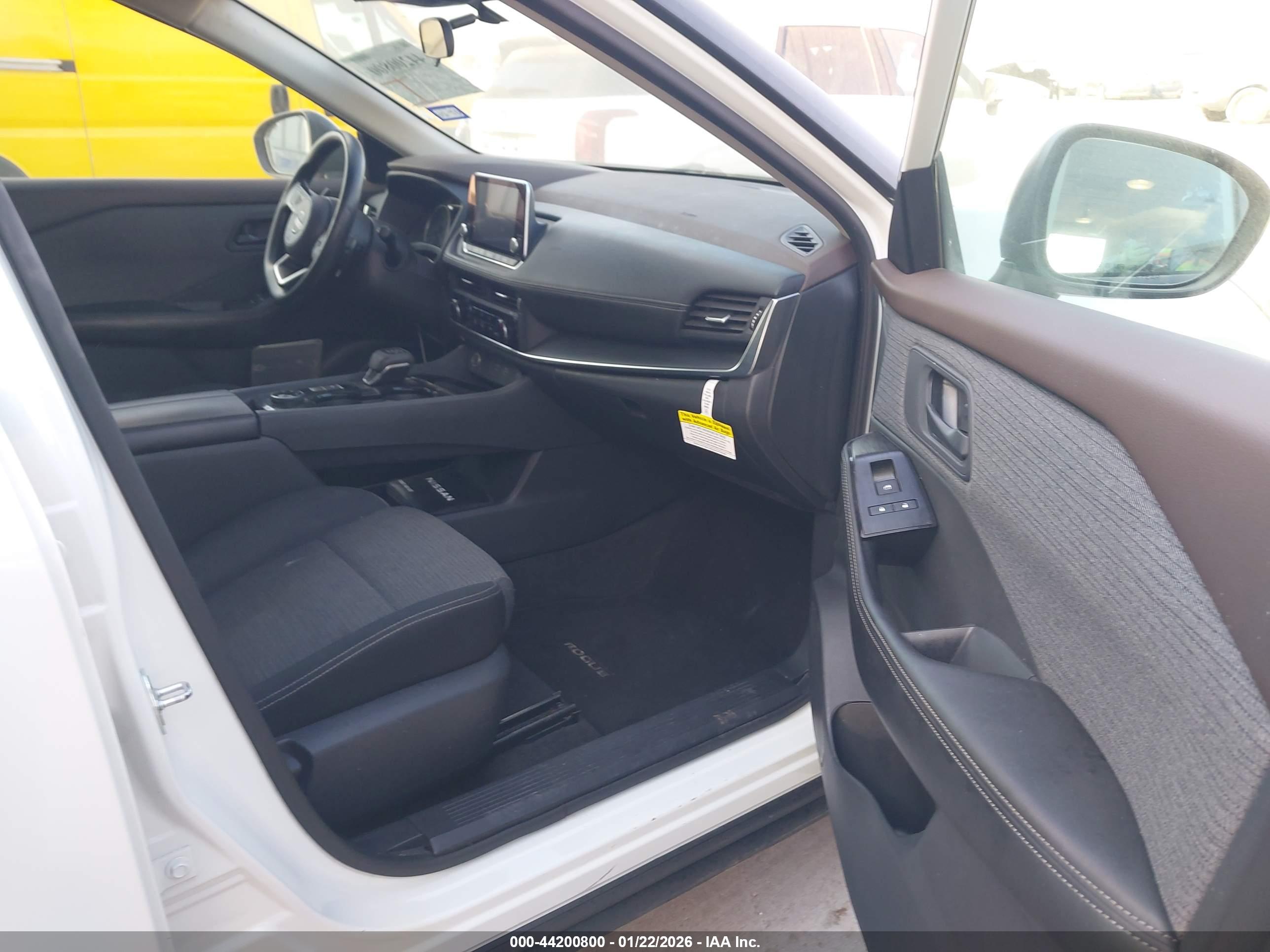 NISSAN ROGUE image 5