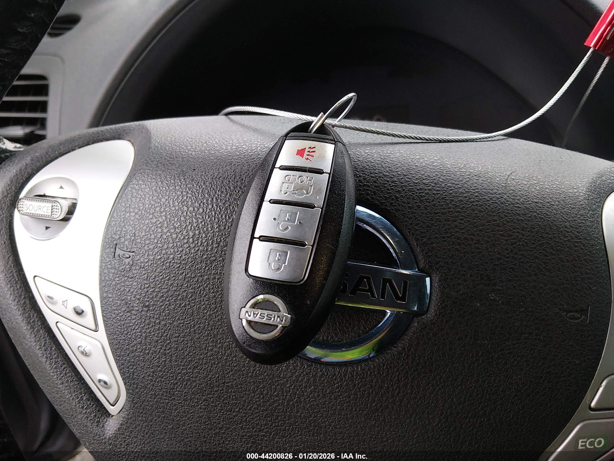 NISSAN LEAF image 11