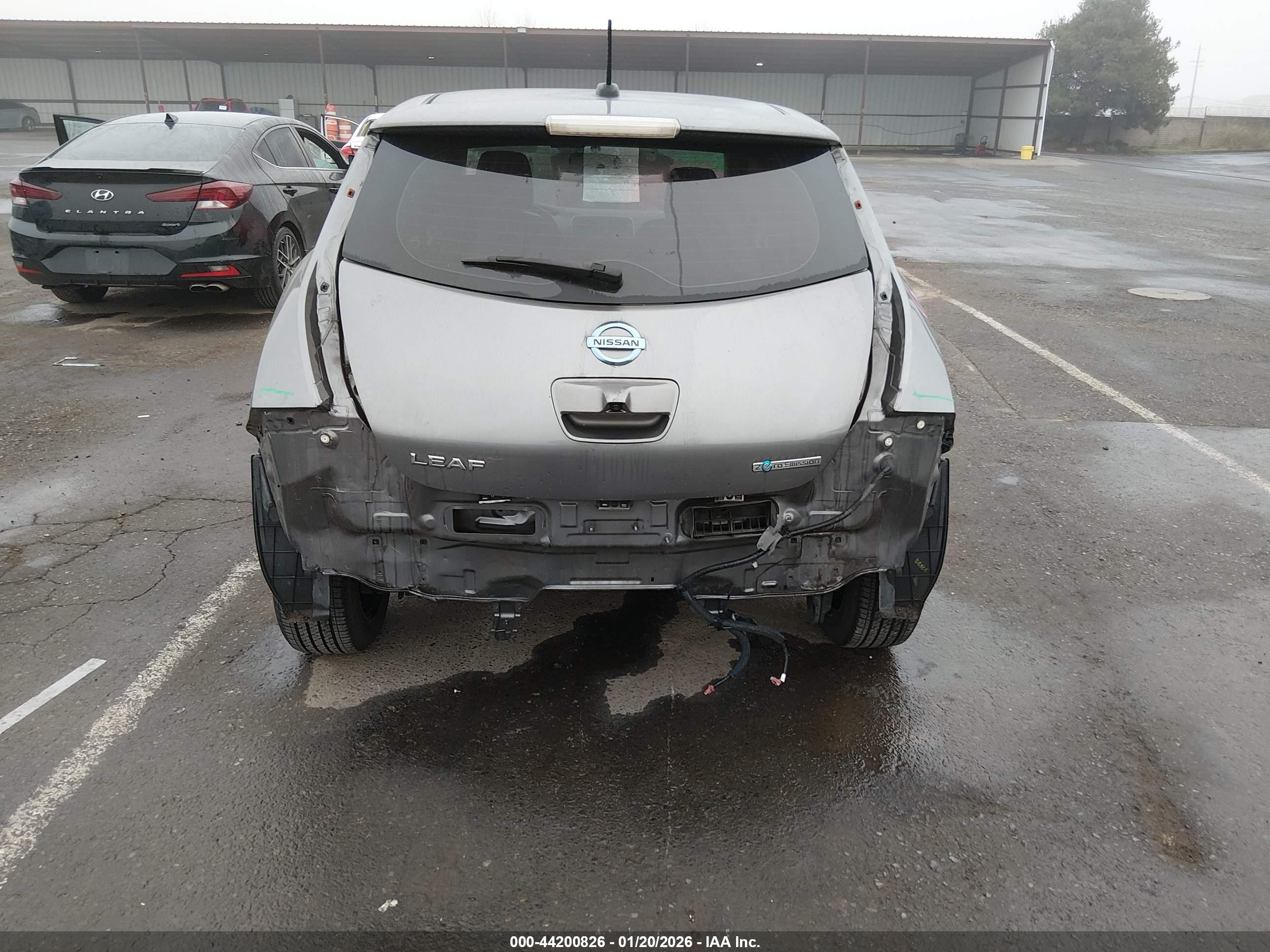 NISSAN LEAF image 6