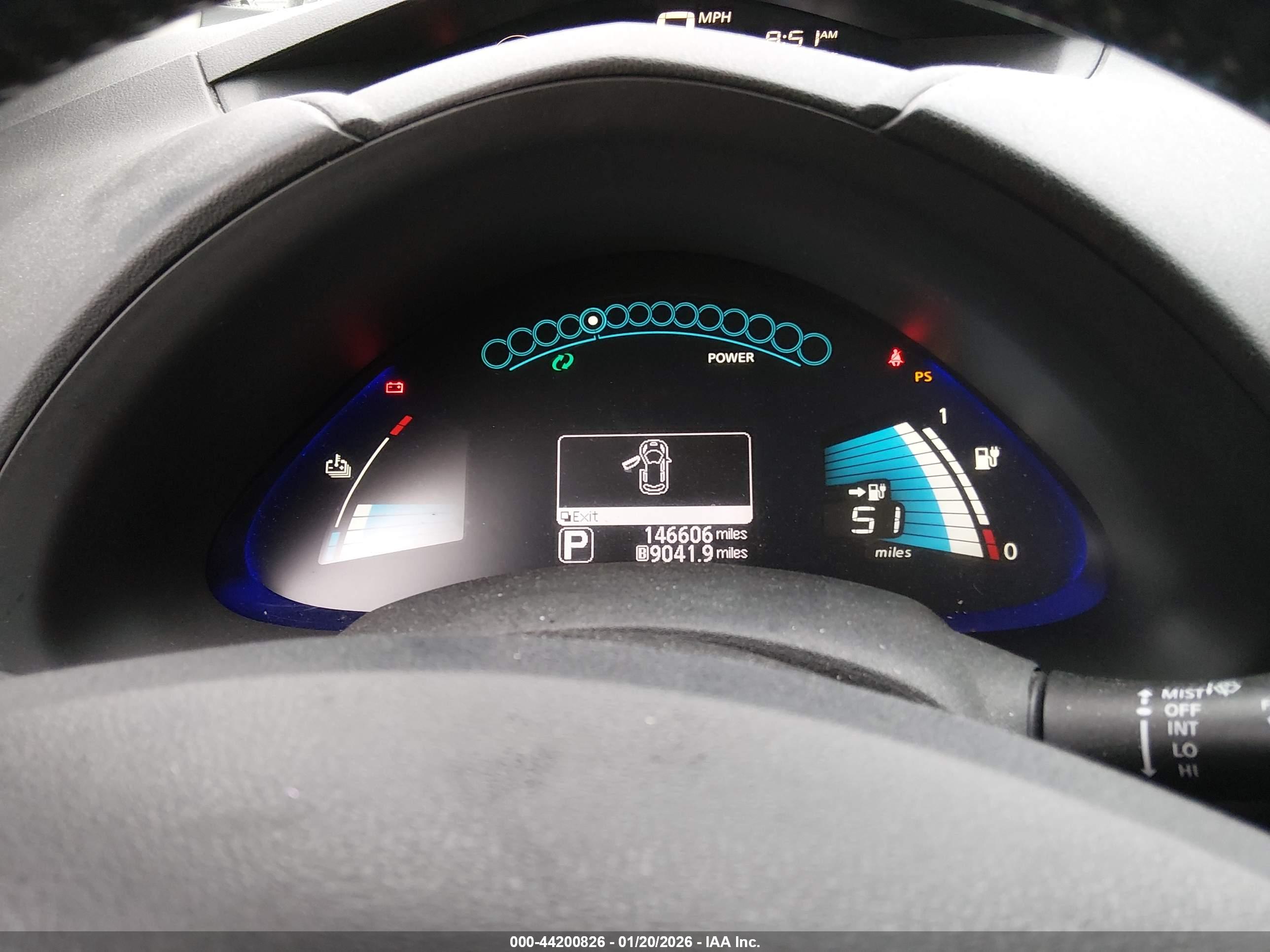 NISSAN LEAF image 7