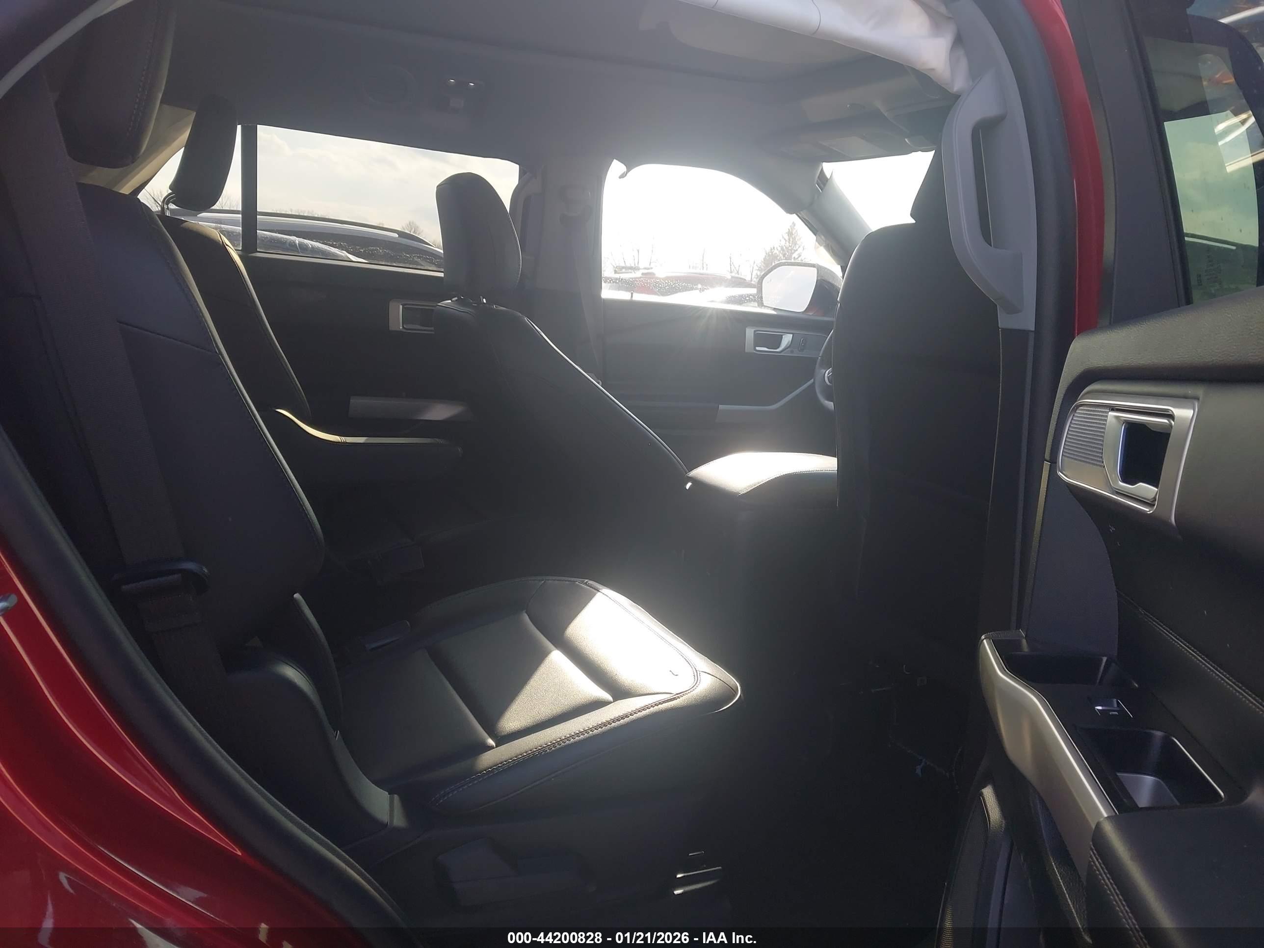 FORD EXPLORER image 8