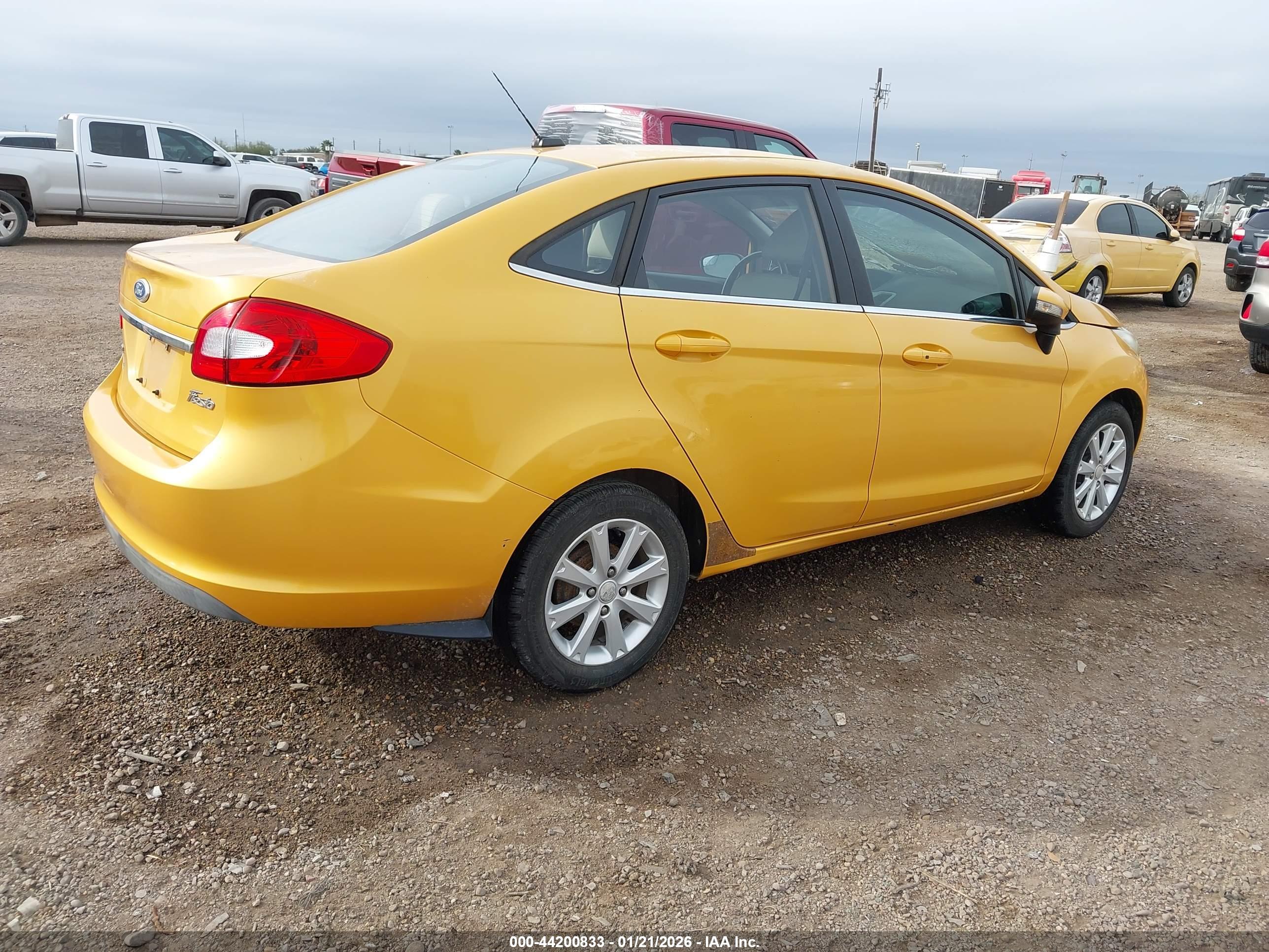 FORD FIESTA image 4