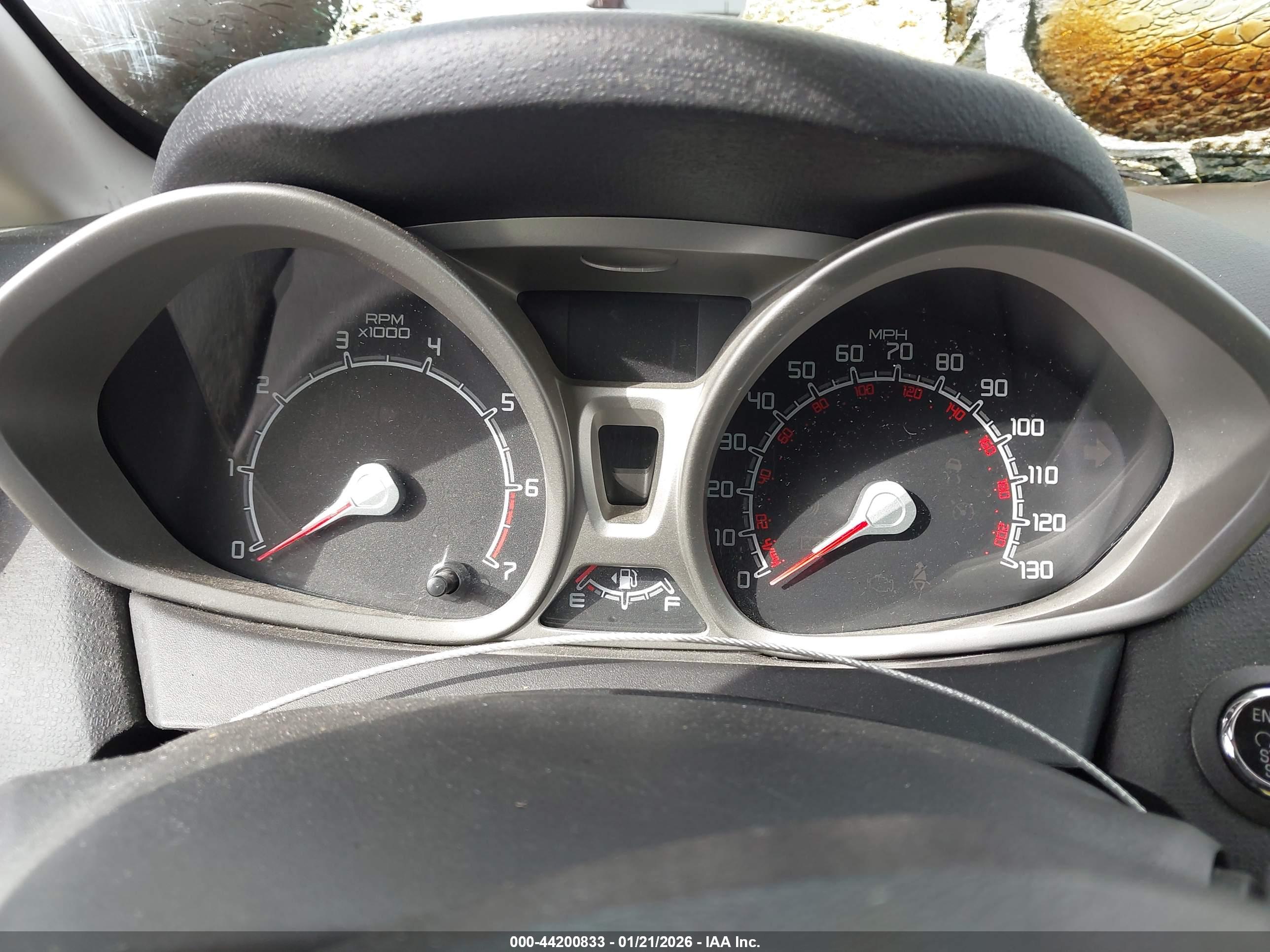 FORD FIESTA image 7