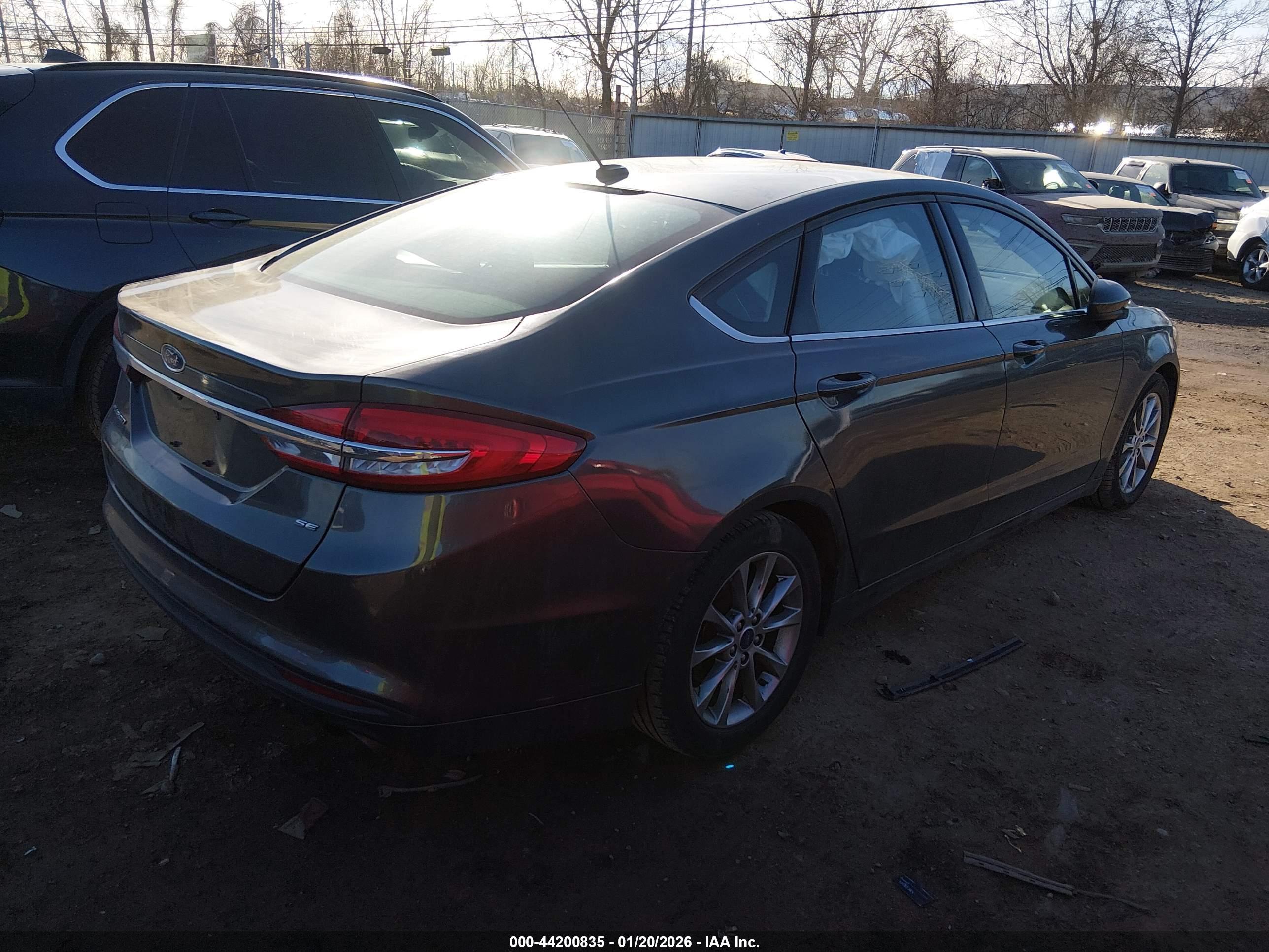 FORD FUSION image 4