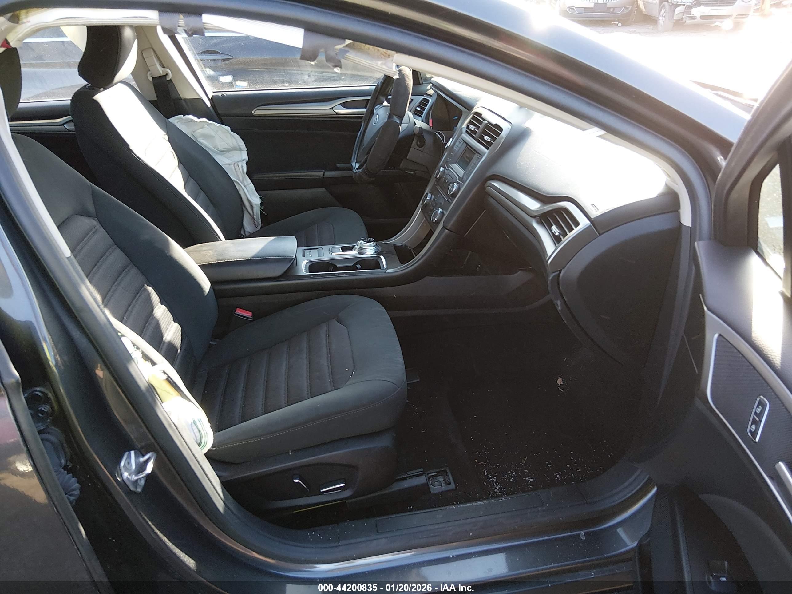 FORD FUSION image 5