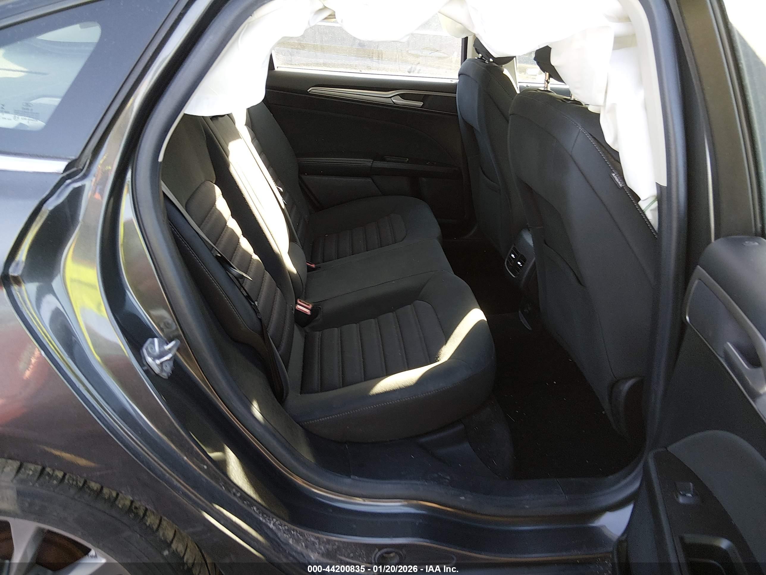 FORD FUSION image 8