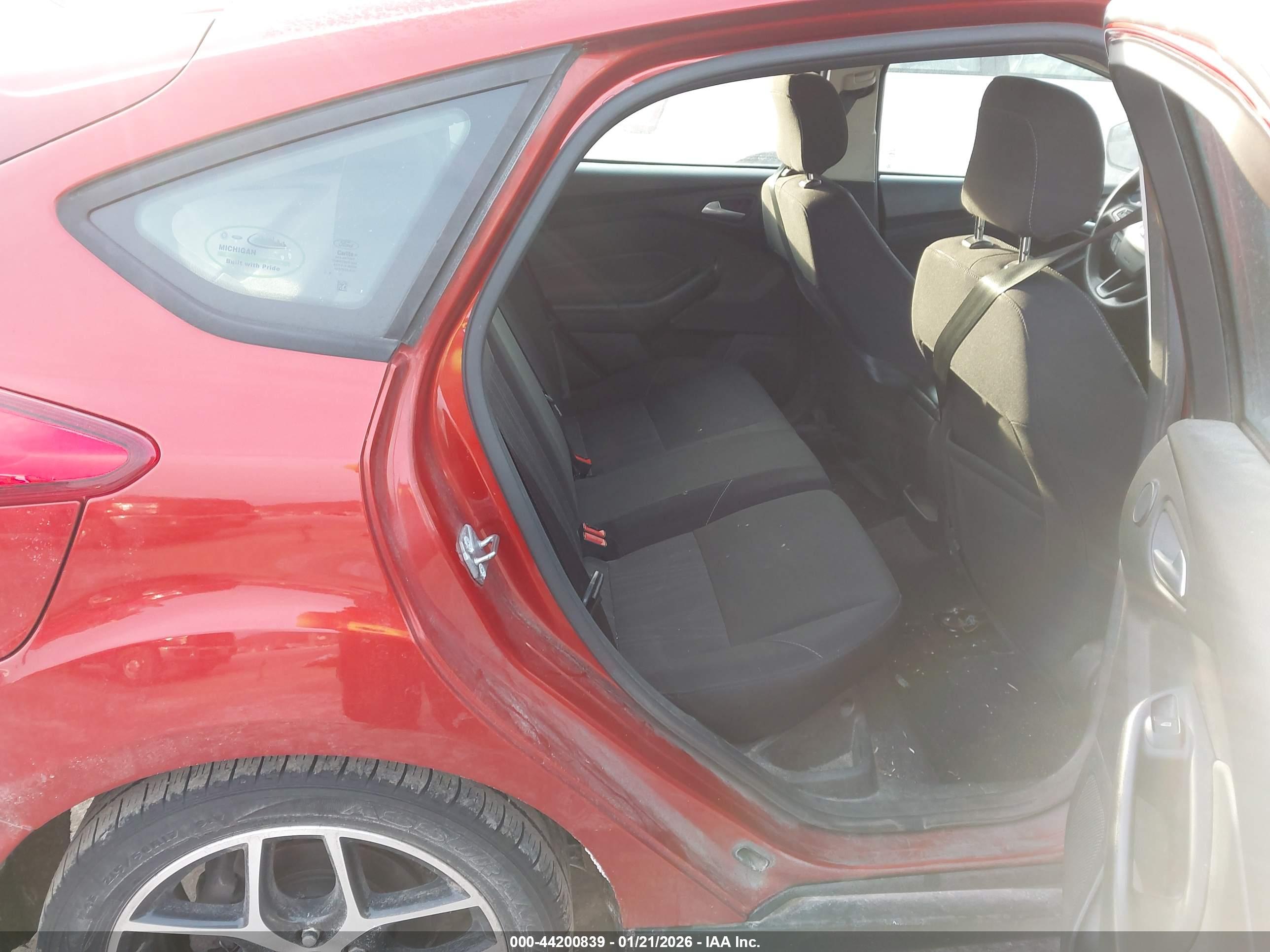 FORD FOCUS image 8