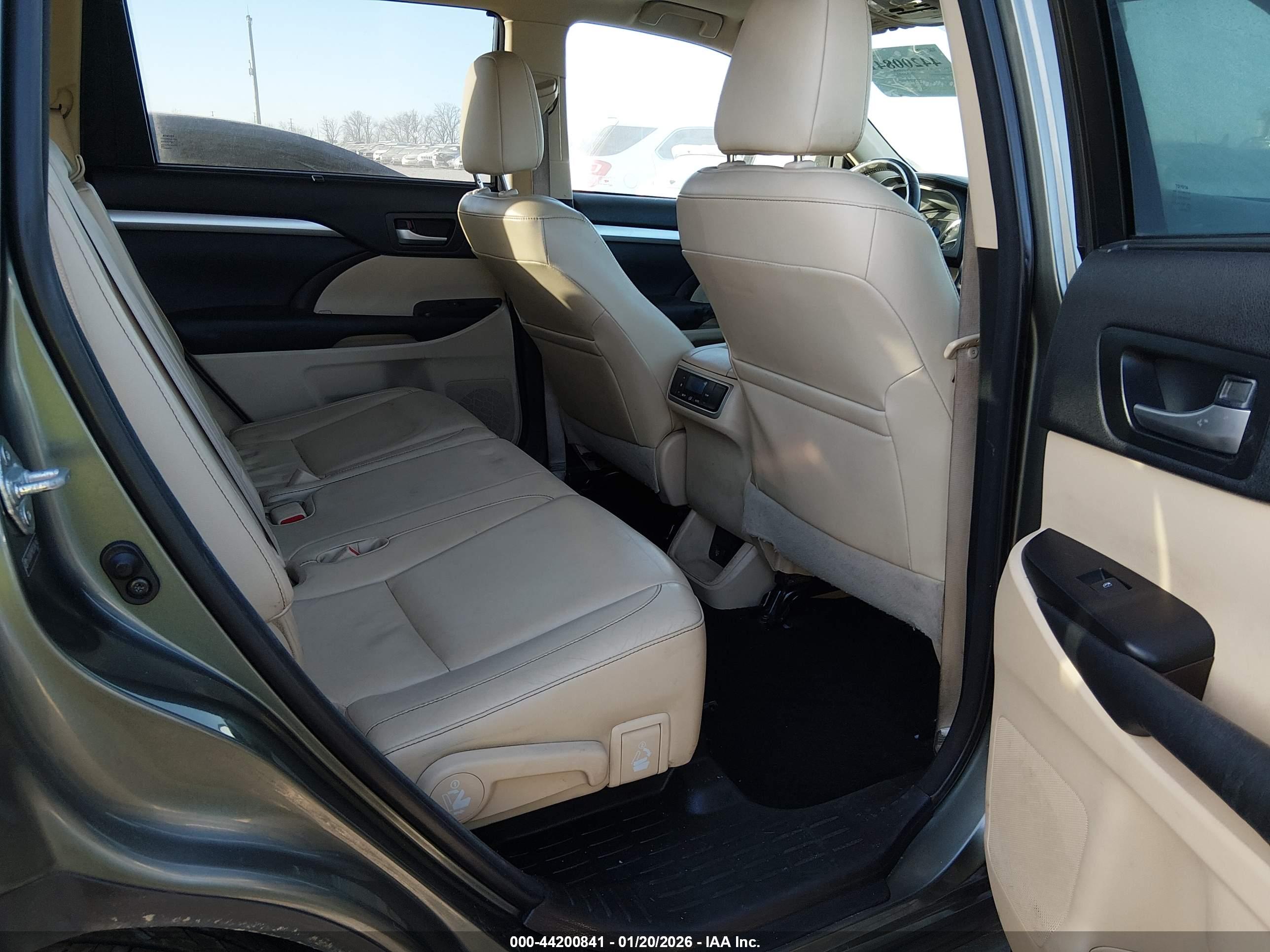 TOYOTA HIGHLANDER image 8
