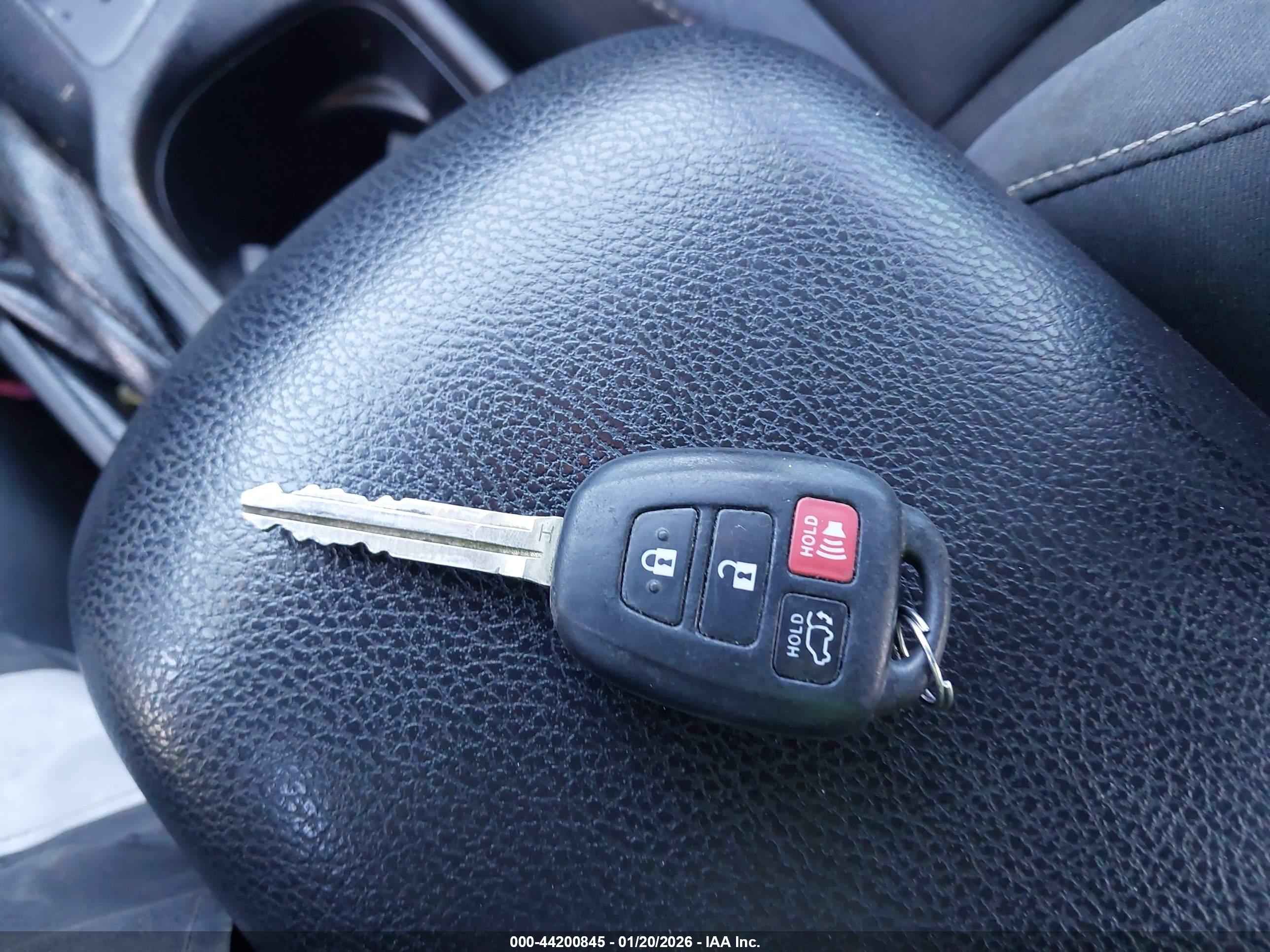 TOYOTA RAV4 image 11