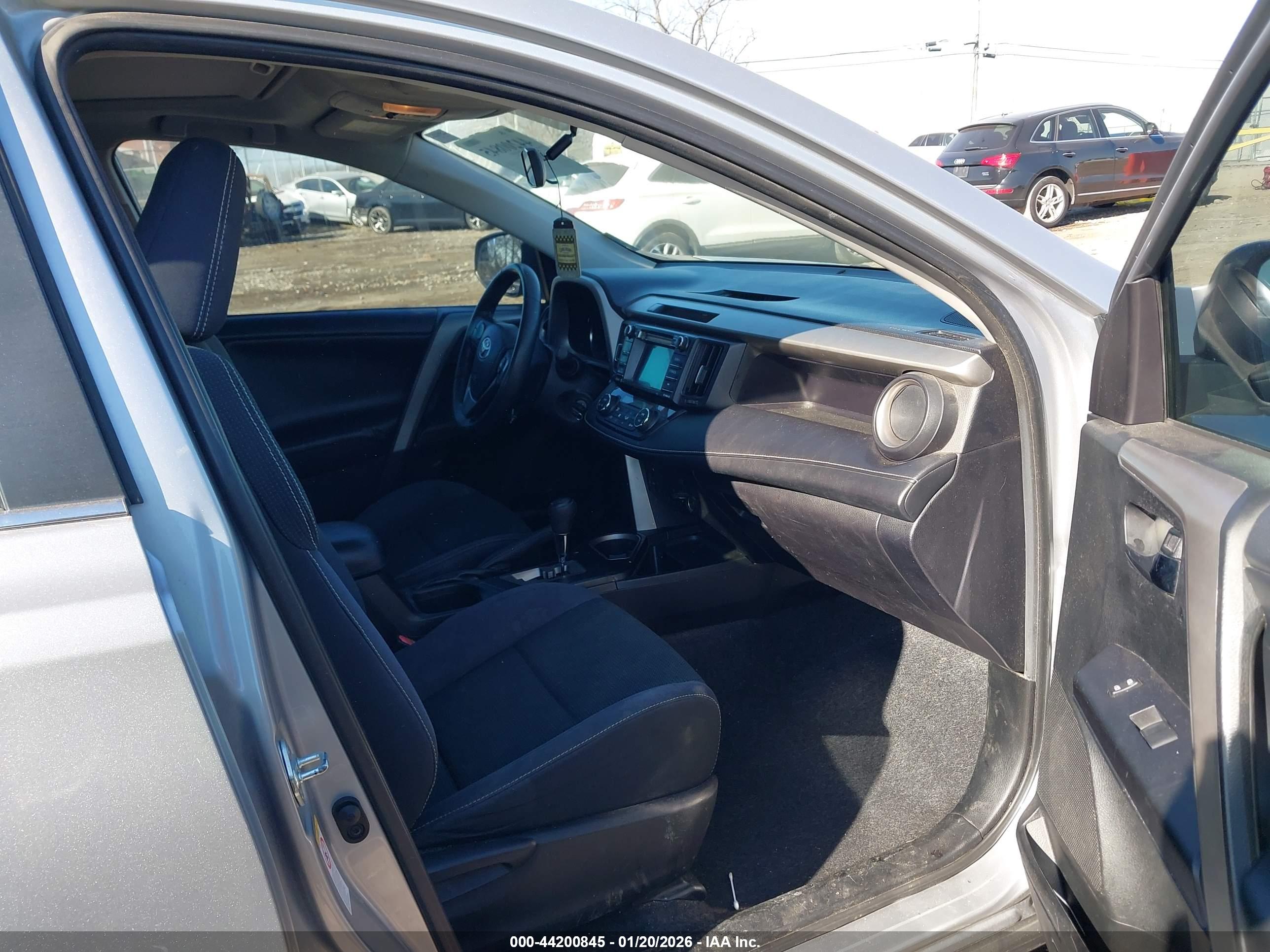 TOYOTA RAV4 image 5