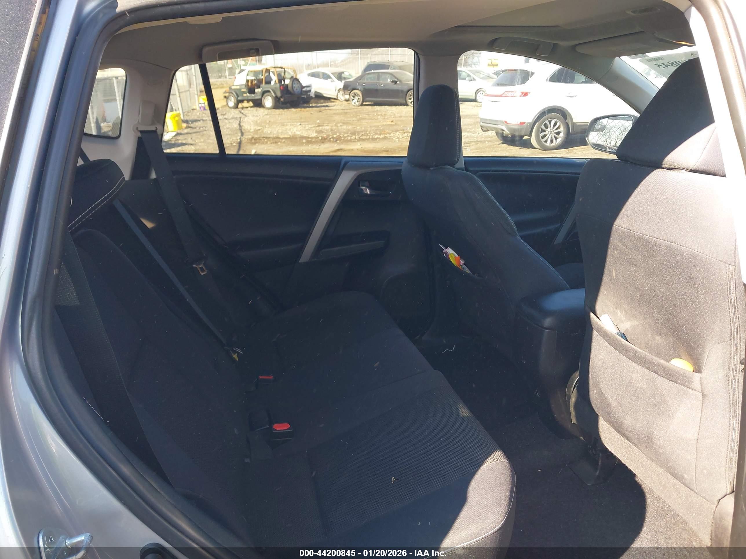 TOYOTA RAV4 image 8
