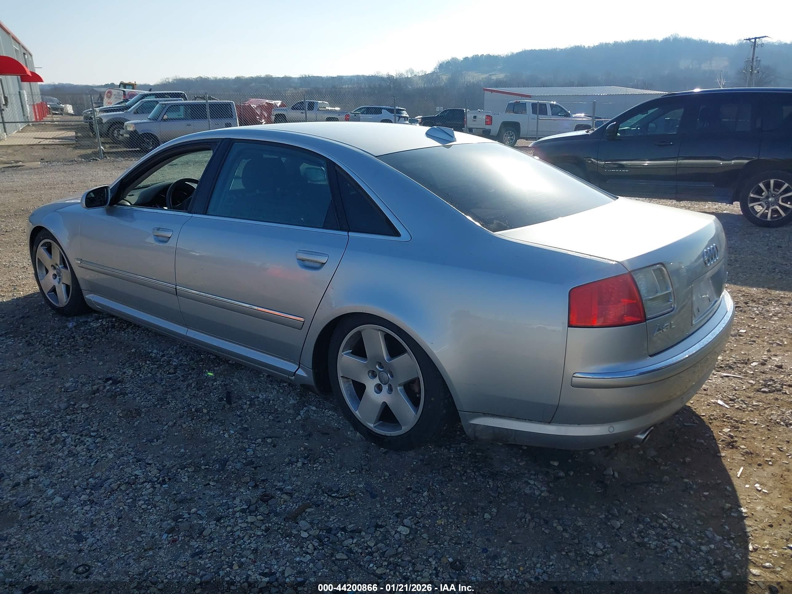 AUDI A8 image 3