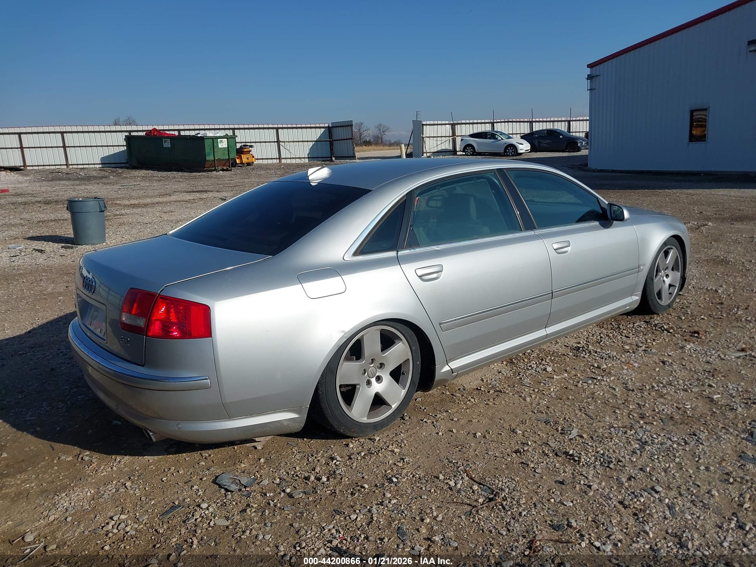 AUDI A8 image 4
