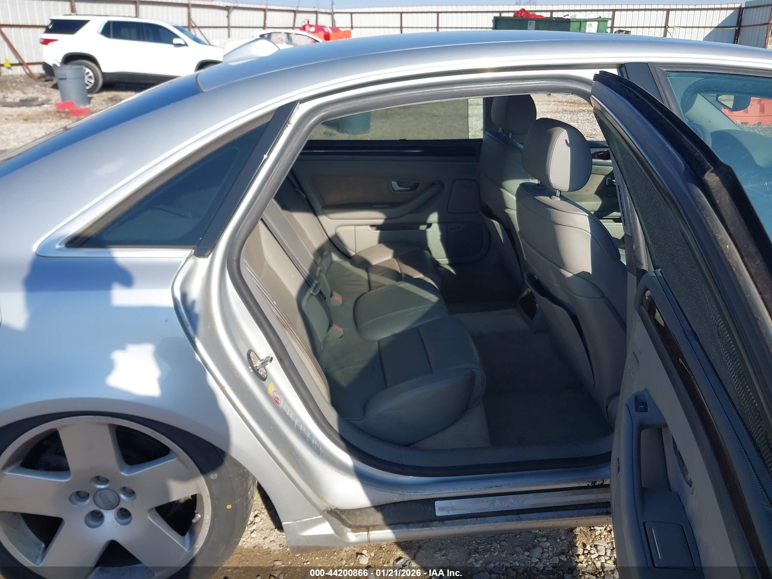 AUDI A8 image 8