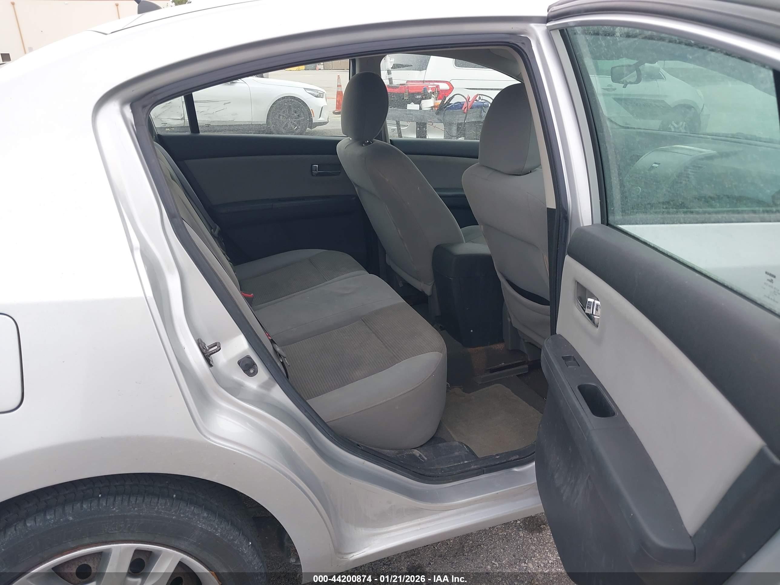 NISSAN SENTRA image 8