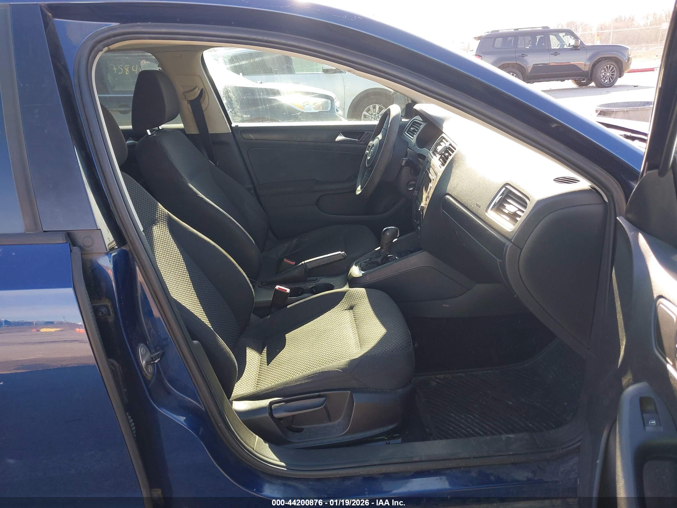 VOLKSWAGEN JETTA image 5