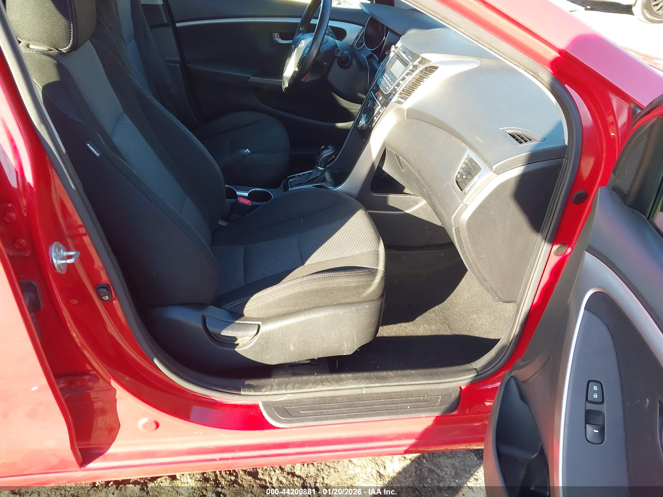 HYUNDAI ELANTRA image 5
