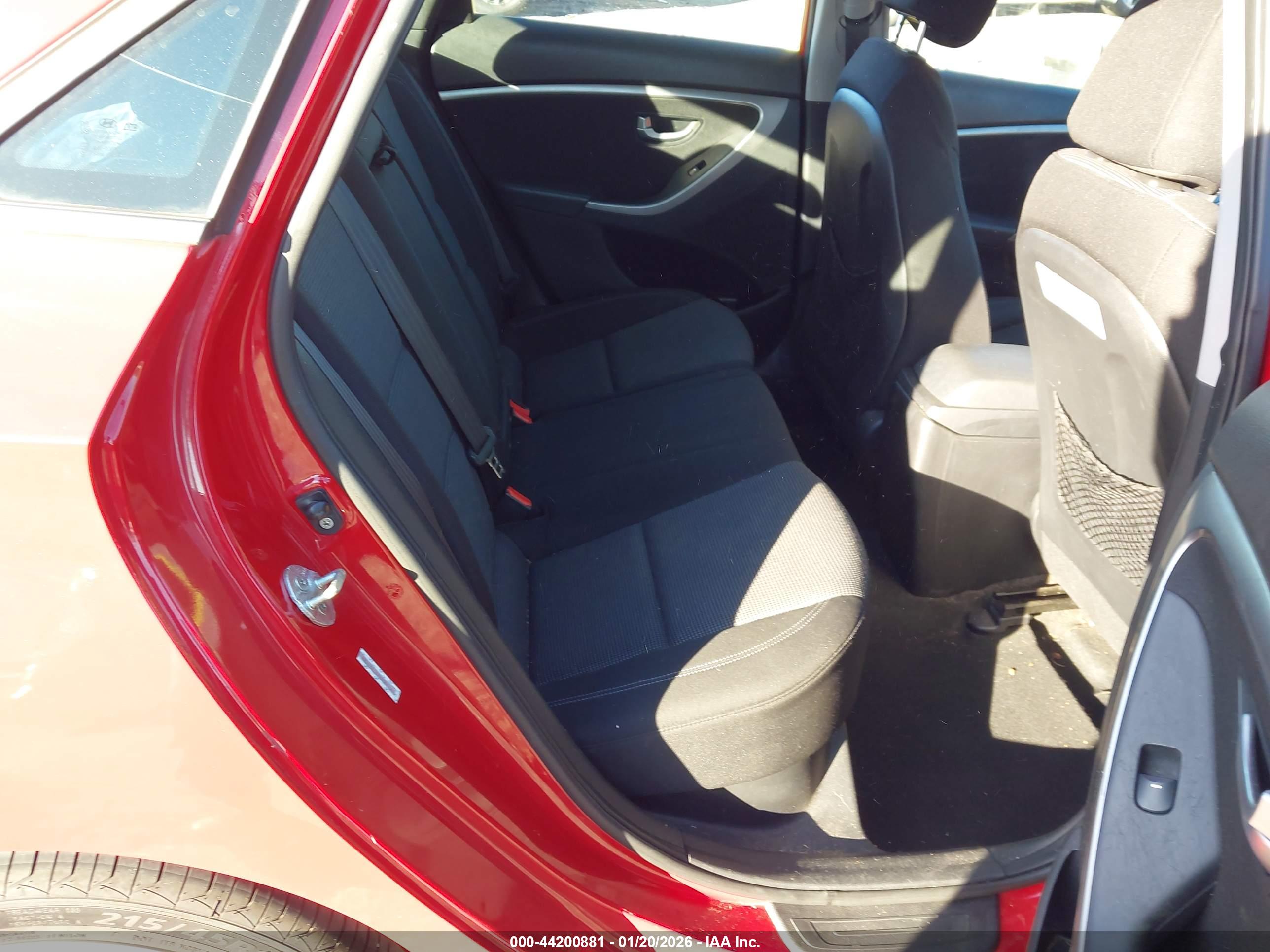 HYUNDAI ELANTRA image 8