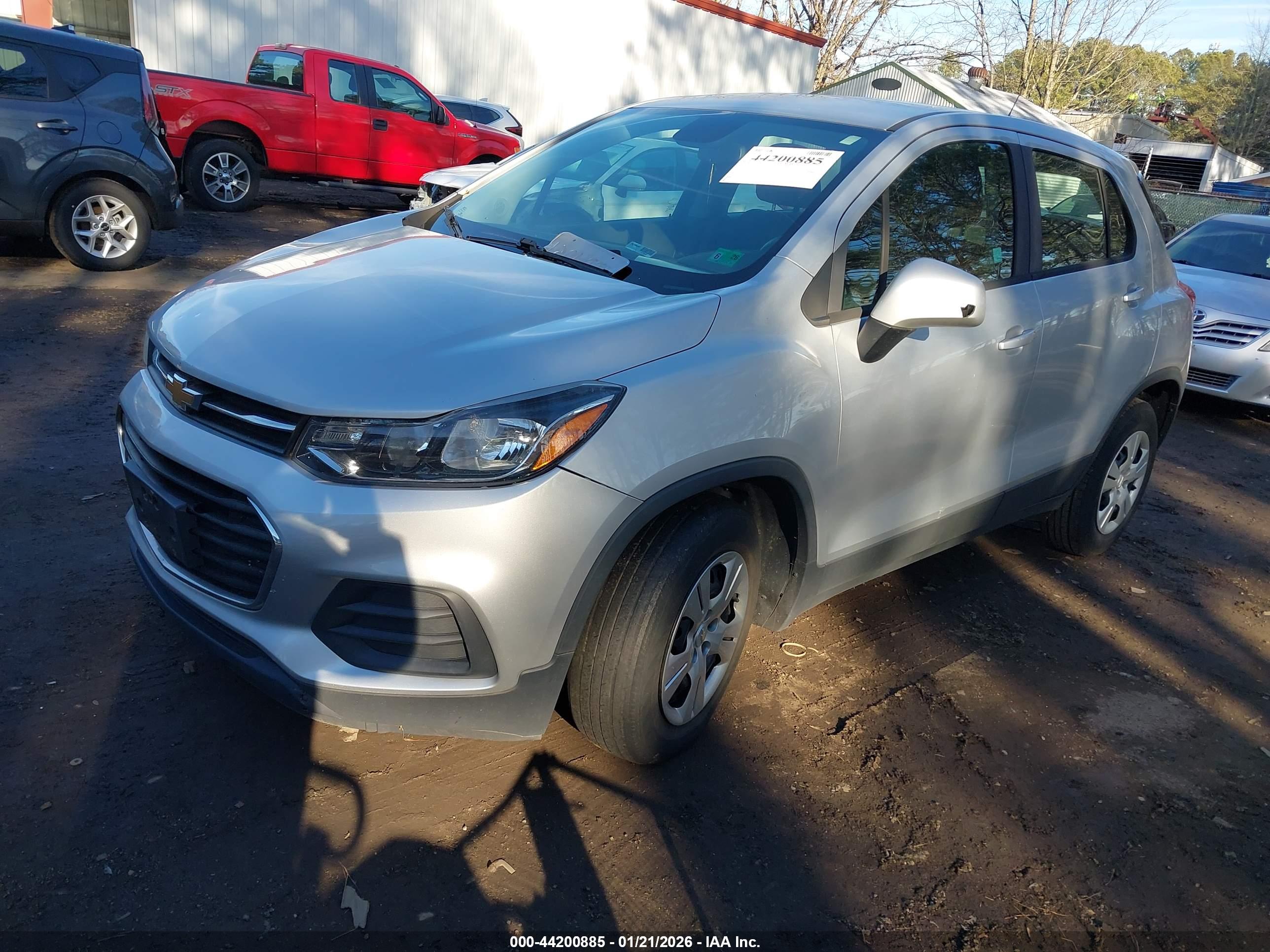 CHEVROLET TRAX image 2