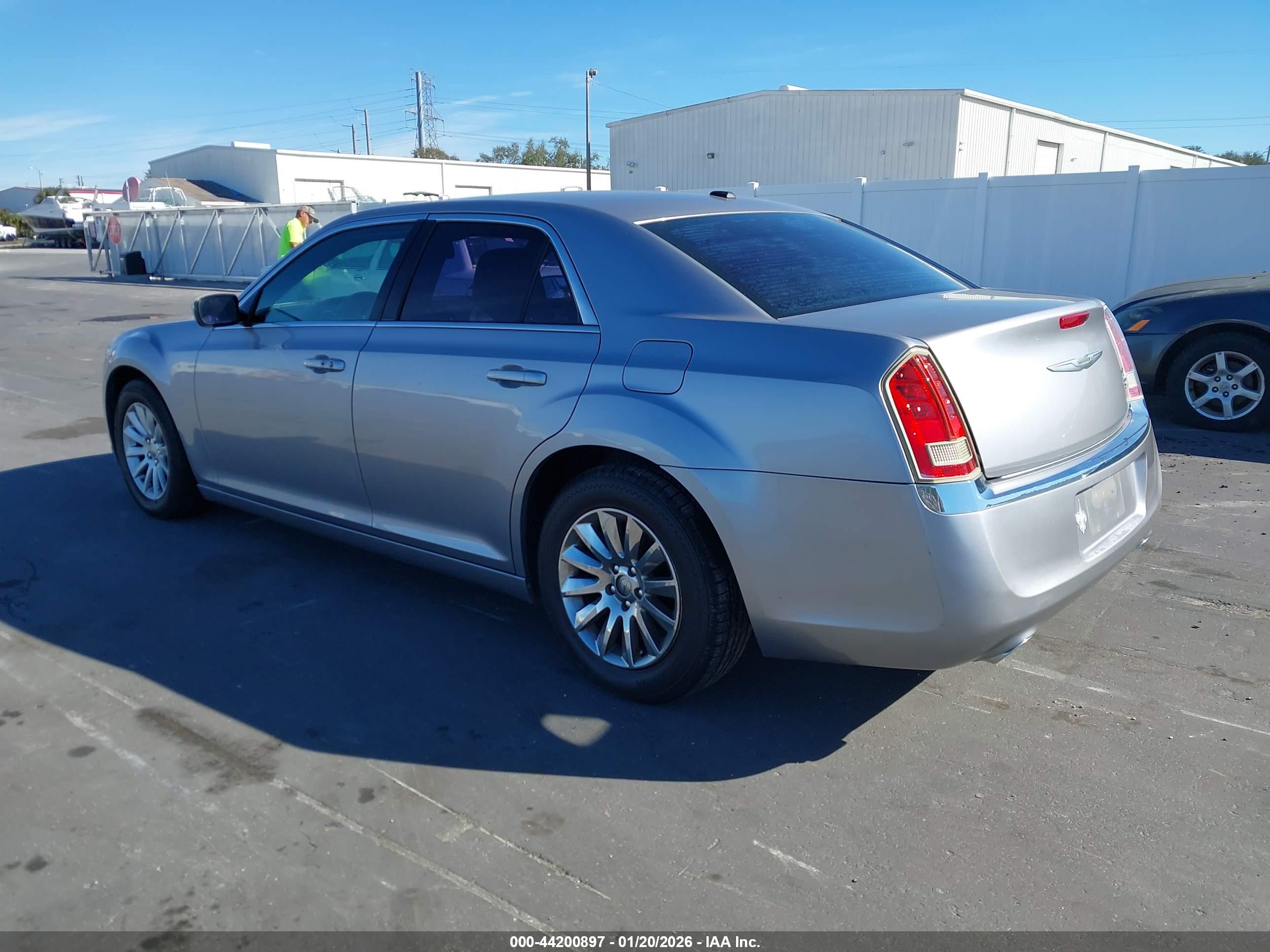 CHRYSLER 300 image 3