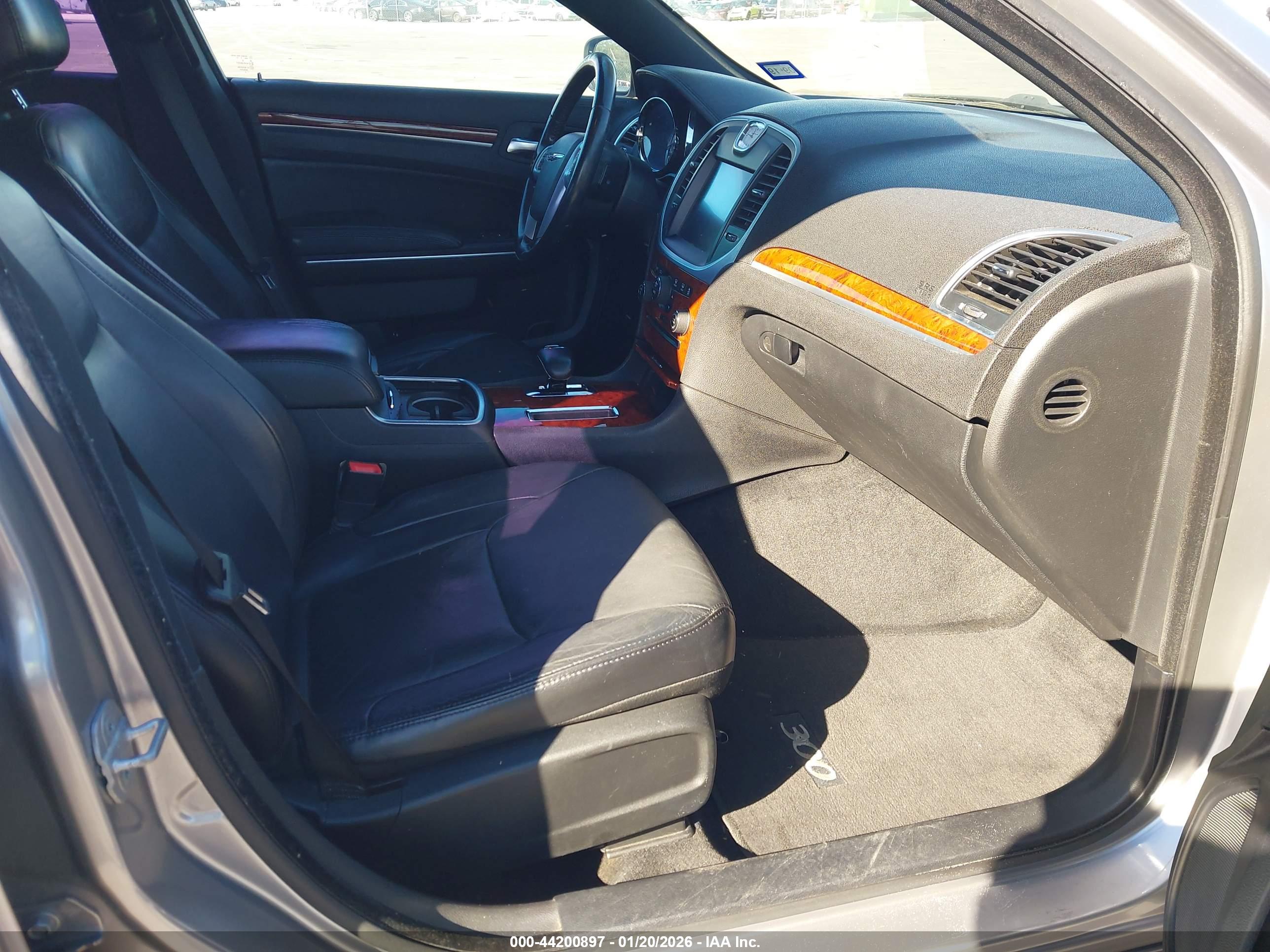 CHRYSLER 300 image 5