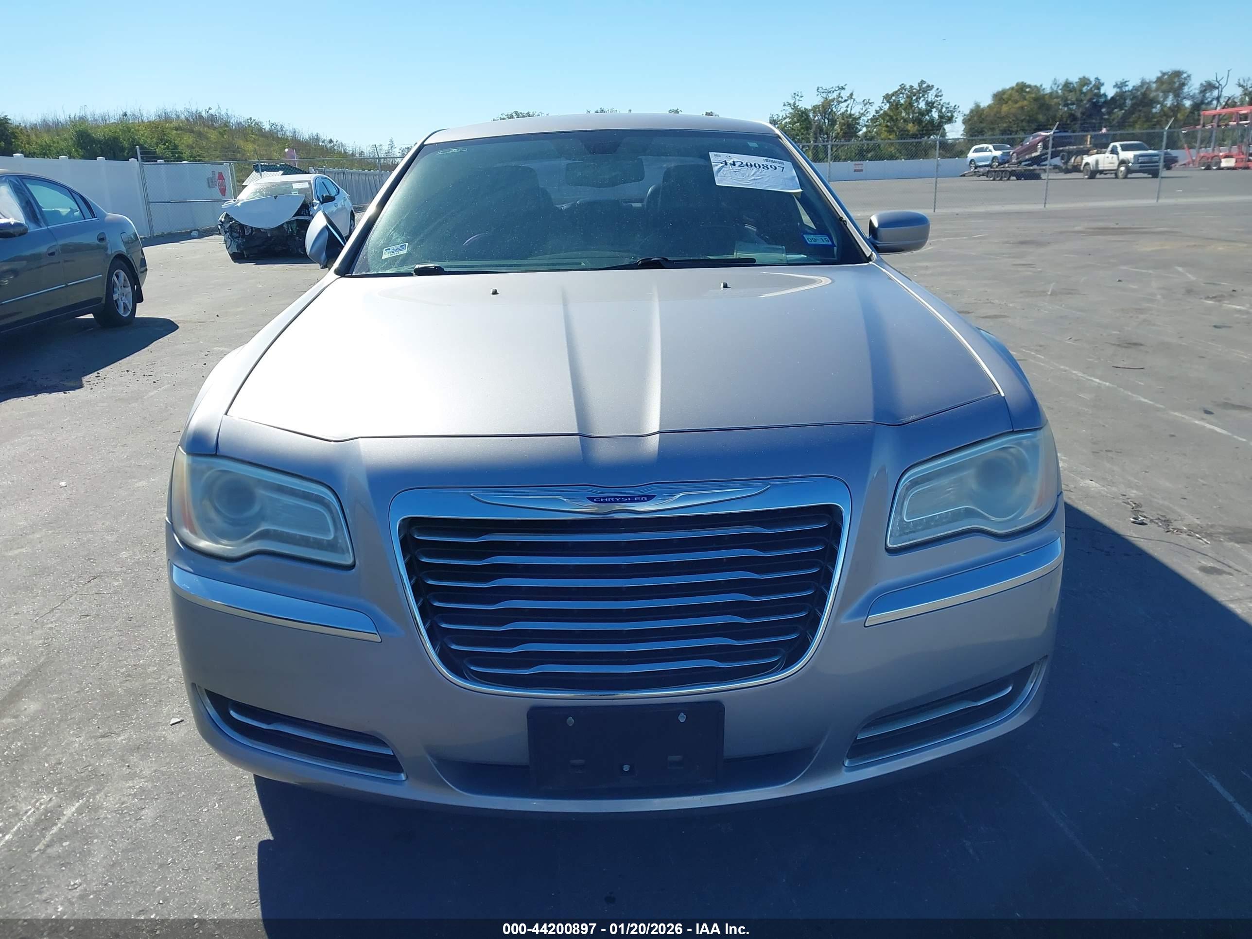 CHRYSLER 300 image 6