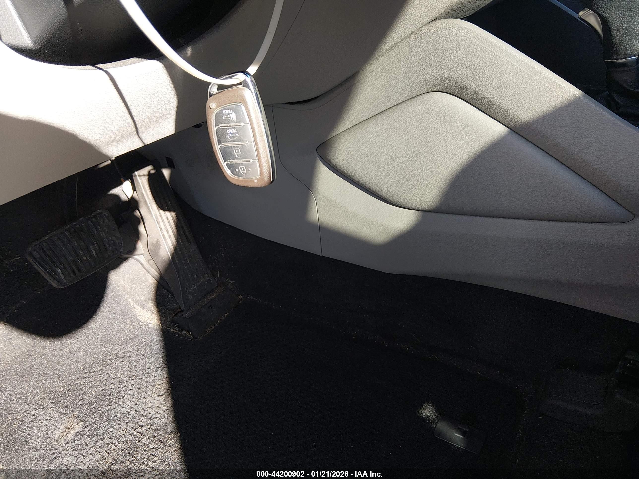 HYUNDAI TUCSON image 11