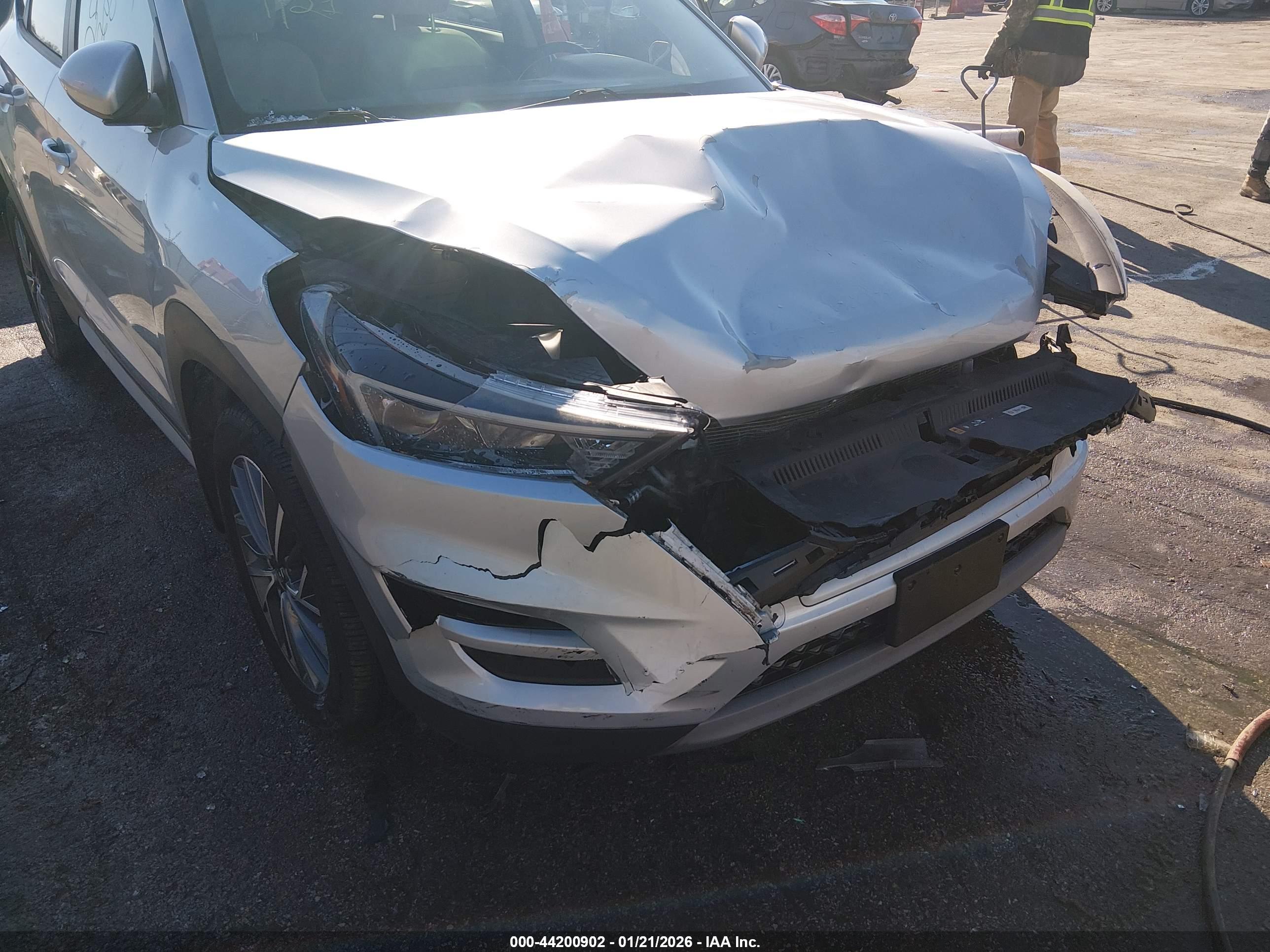 HYUNDAI TUCSON image 6
