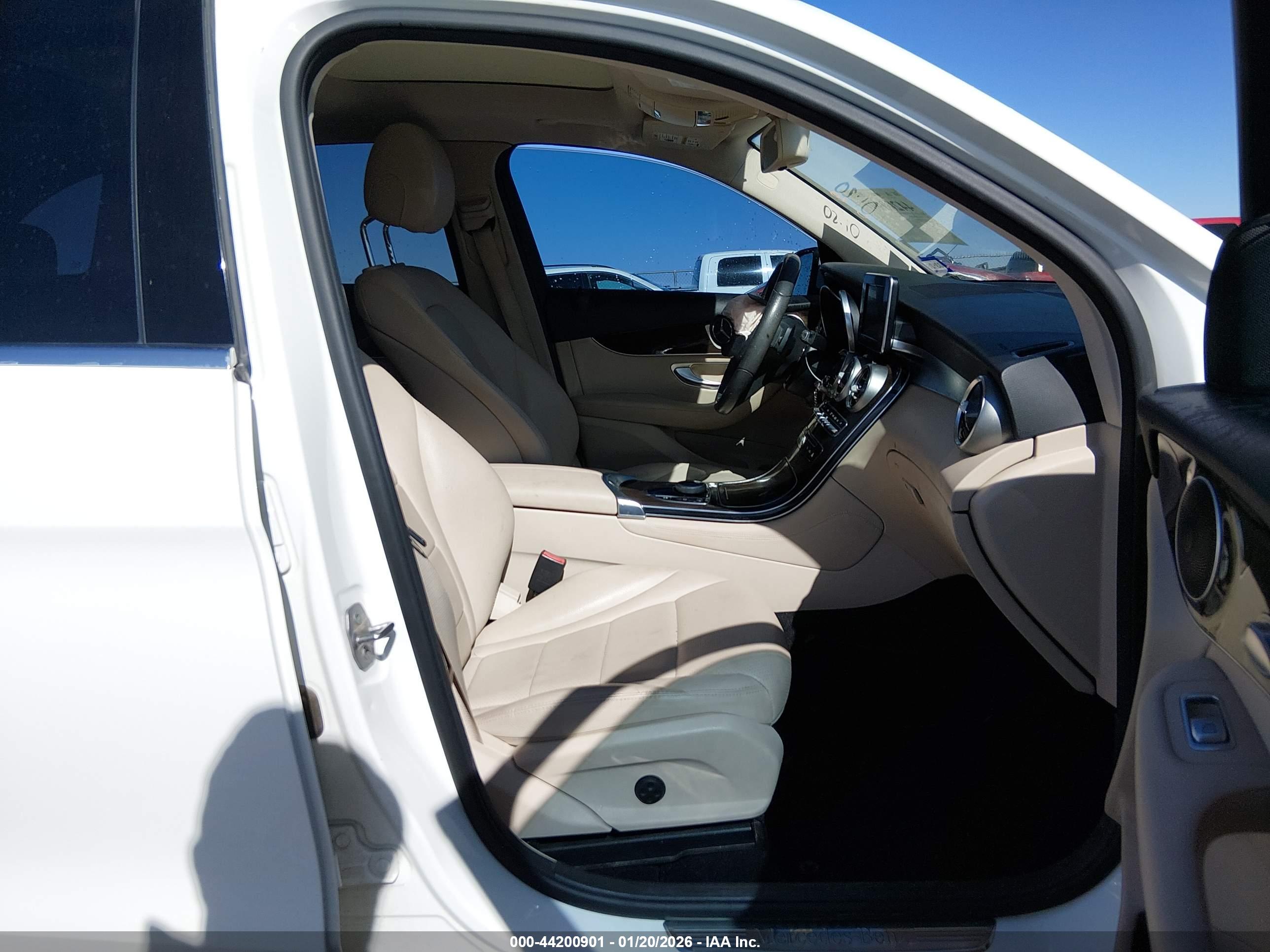 MERCEDES-BENZ GLC image 5